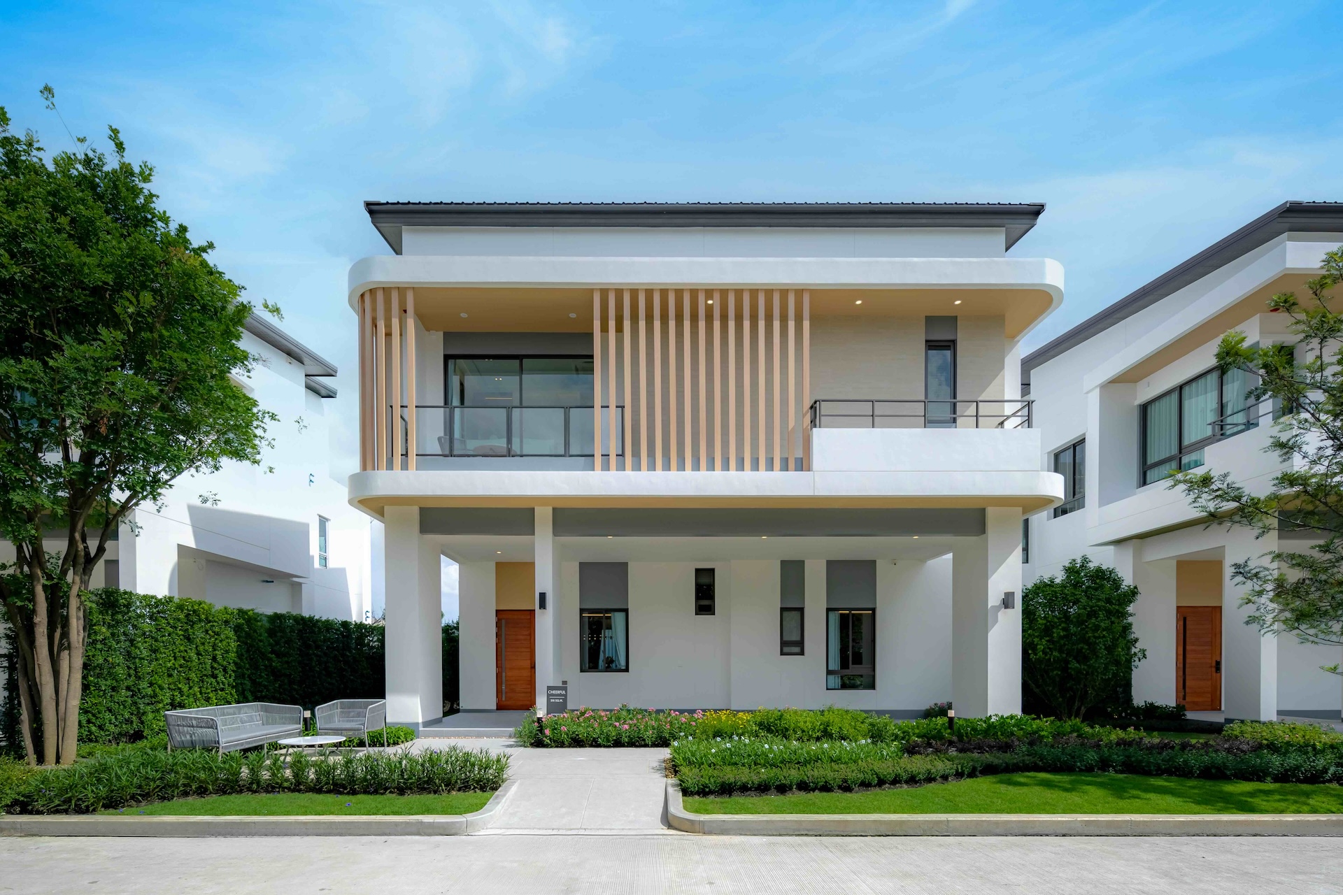 เปิดพอร์ต “เซ็นทรัลพัฒนา เรซซิเด้นซ์” 11 ปี 51 โครงการ 6.57 หมื่นล้าน ประกาศรุกตลาดแนวราบในกรุงเทพฯ มูลค่ารวมกว่า 2.5 หมื่นล้าน ครบทุกเซ็กเมนต์ ด้วย 4 แบรนด์ “นิยาม นิรดา นินญา นิรติ” ตอกย้ำคุณภาพทุกมิติ สะท้อนมาตรฐาน “บ้านเซ็นทรัล”