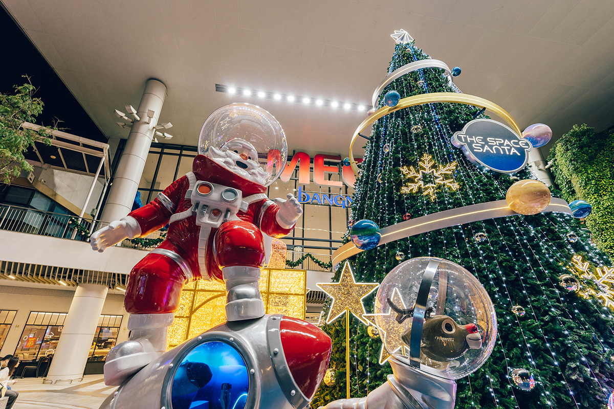 เมกาบางนา ร่วมกับ Toa ยกขบวนของขวัญจากอวกาศ เปิดแลนด์มาร์ก “the Space Santa” ภารกิจสุดพิเศษส่งต่อความสุขและประสบการณ์จากกาแล็กซี สำหรับทุกครอบครัว ตั้งแต่วันนี้ – 4 ม.ค. 69 ที่เมกาบางนา