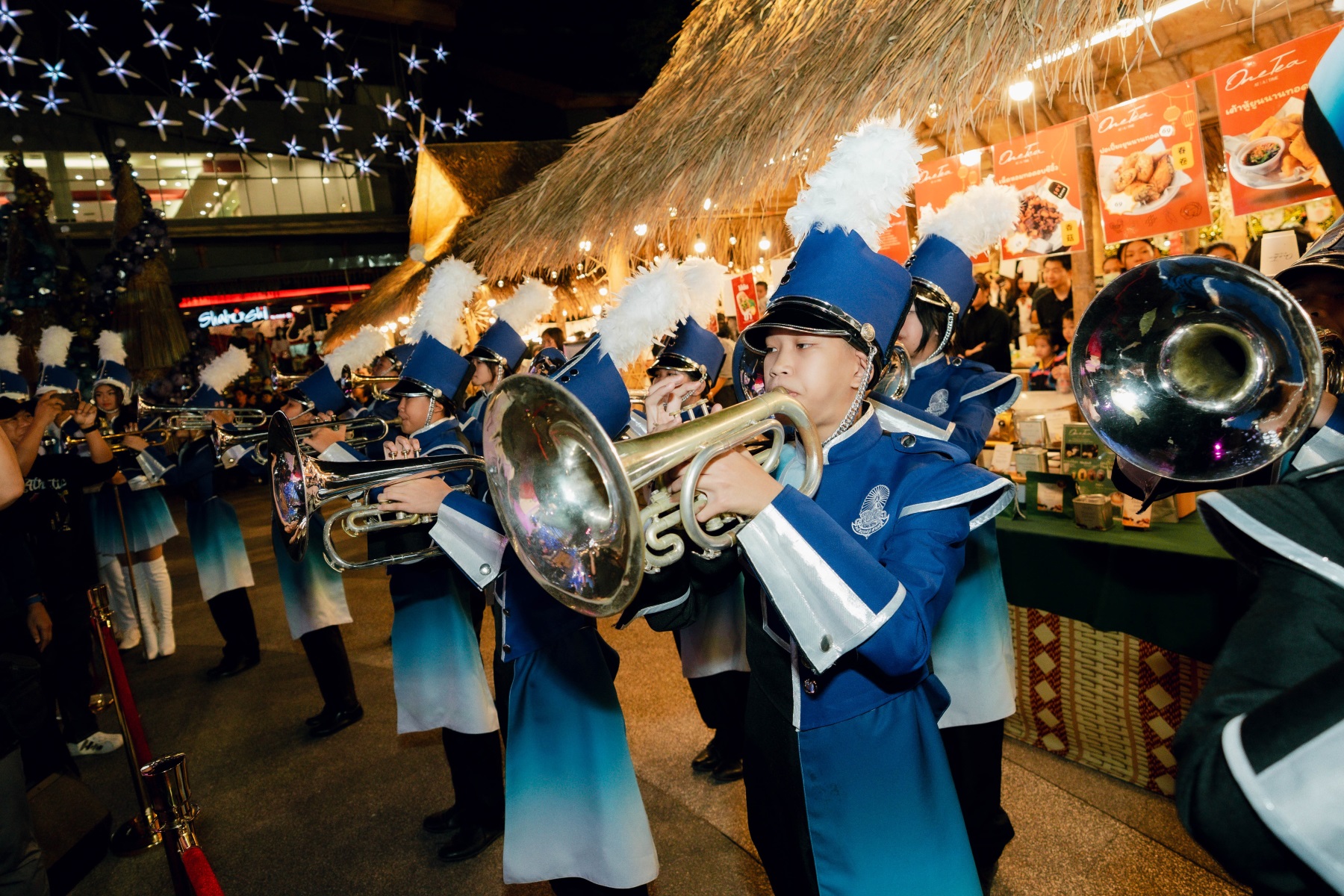 เริ่มแล้ว! เทศกาลสีสันกาสะลอง 2025 ตระการตา “ต้นคริสต์มาสหมอกพันวา” หนึ่งเดียวในโลก เทิดพระเกียรติสมเด็จพระบรมราชชนนีพันปีหลวง ถ่ายทอดเสน่ห์ อัตลักษณ์ไทยสู่เวทีโลก ณ เซ็นทรัล เชียงราย