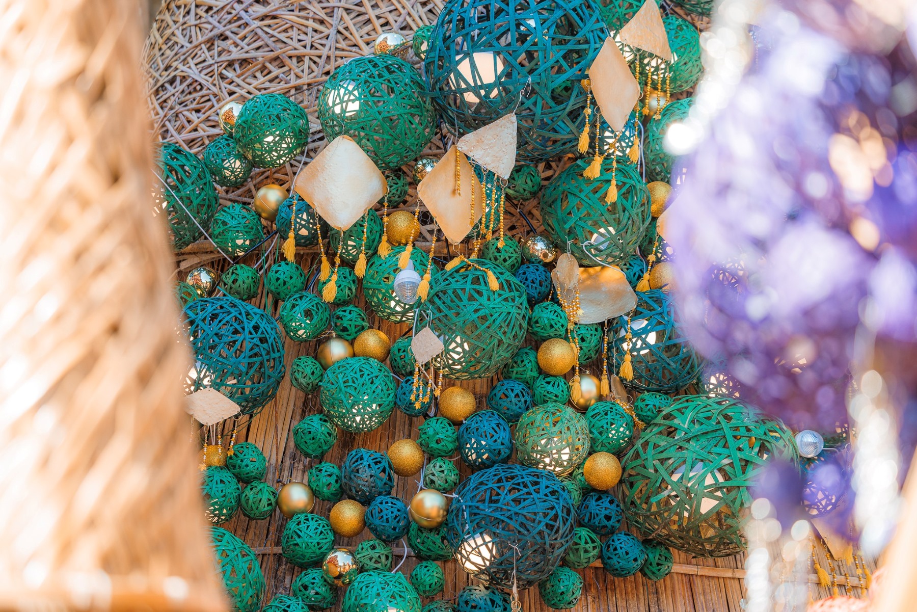 เริ่มแล้ว! เทศกาลสีสันกาสะลอง 2025 ตระการตา “ต้นคริสต์มาสหมอกพันวา” หนึ่งเดียวในโลก เทิดพระเกียรติสมเด็จพระบรมราชชนนีพันปีหลวง ถ่ายทอดเสน่ห์ อัตลักษณ์ไทยสู่เวทีโลก ณ เซ็นทรัล เชียงราย