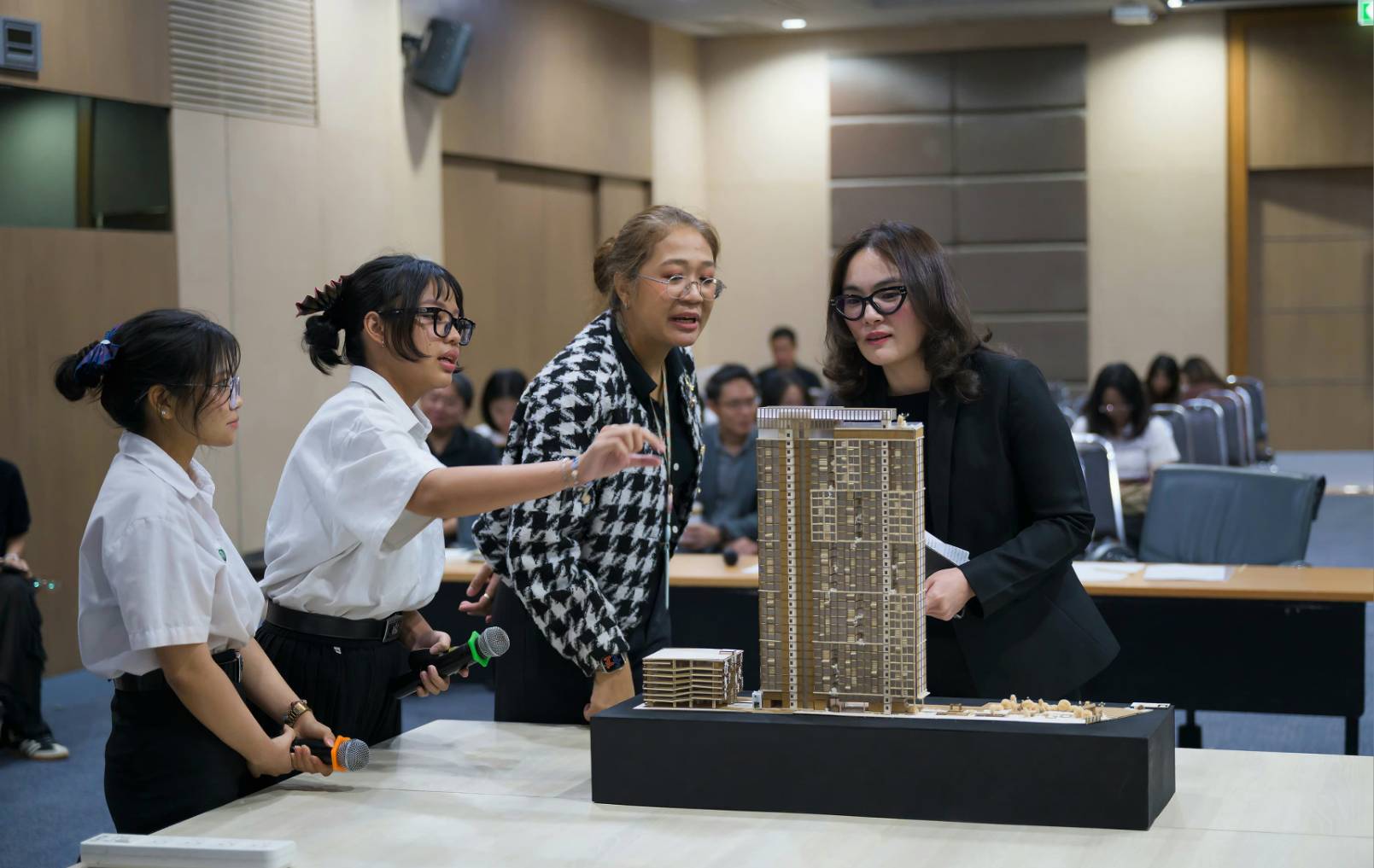 Lpn ส่งต่อแรงบันดาลใจ พร้อมเติมไฟนักศึกษาออกกำลังกายความคิดให้เติบโตผ่านประสบการณ์จริง