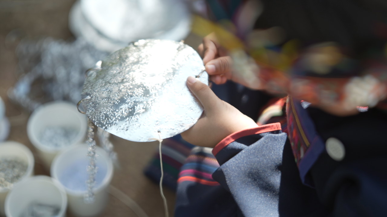 มูลนิธิแม่ฟ้าหลวงฯ ร่วมกับ เซ็นทรัล เชียงราย สืบสานพระปณิธานสมเด็จ พระบรมราชชนนีพันปีหลวง ถ่ายทอดภูมิปัญญา 4 ชนเผ่าล้านนา สู่งานศิลป์ “ต้นคริสต์มาสหมอกพันวา” ในเทศกาลสีสันกาสะลอง 2025