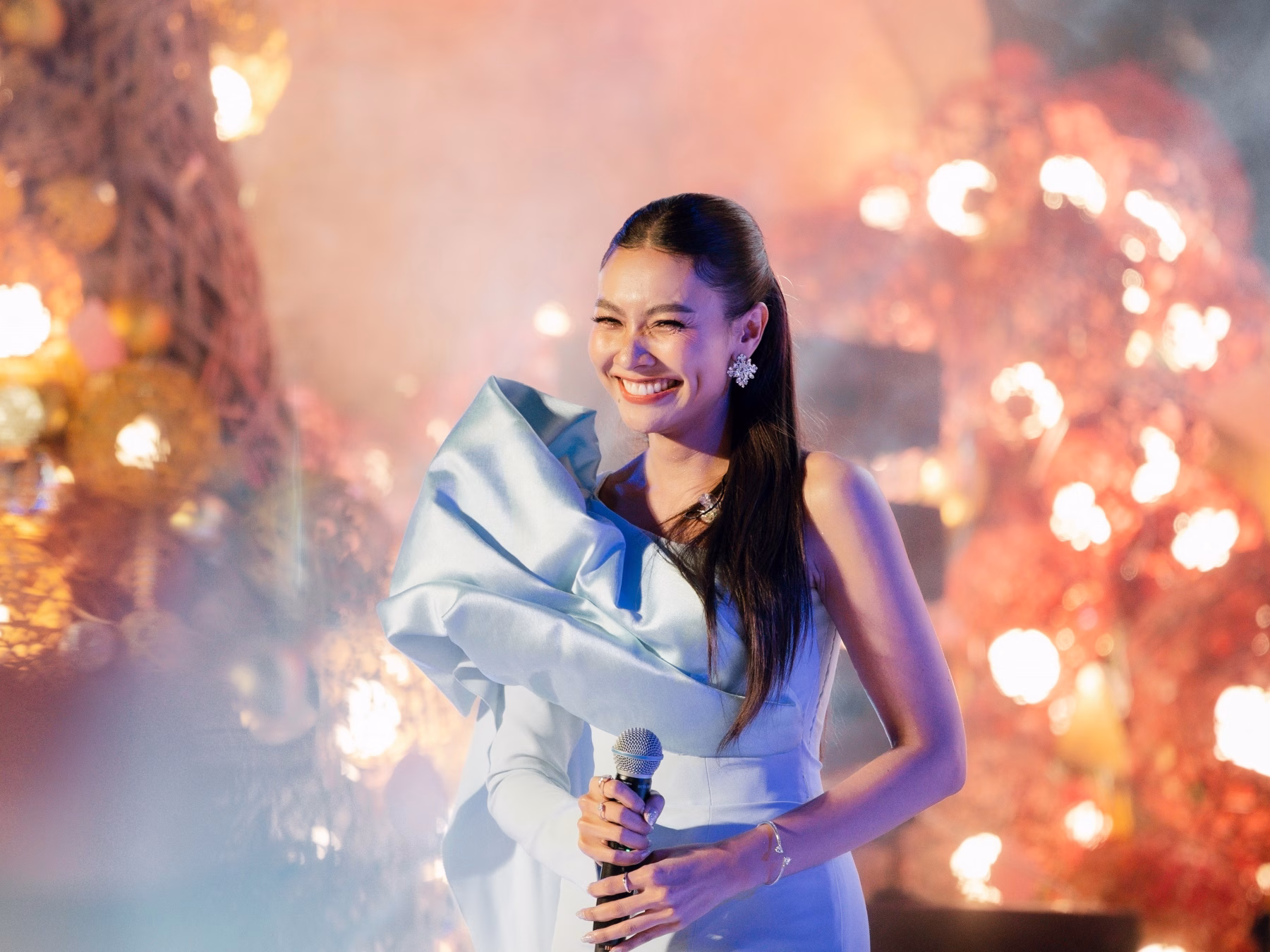 เริ่มแล้ว! เทศกาลสีสันกาสะลอง 2025 ตระการตา “ต้นคริสต์มาสหมอกพันวา” หนึ่งเดียวในโลก เทิดพระเกียรติสมเด็จพระบรมราชชนนีพันปีหลวง ถ่ายทอดเสน่ห์ อัตลักษณ์ไทยสู่เวทีโลก ณ เซ็นทรัล เชียงราย