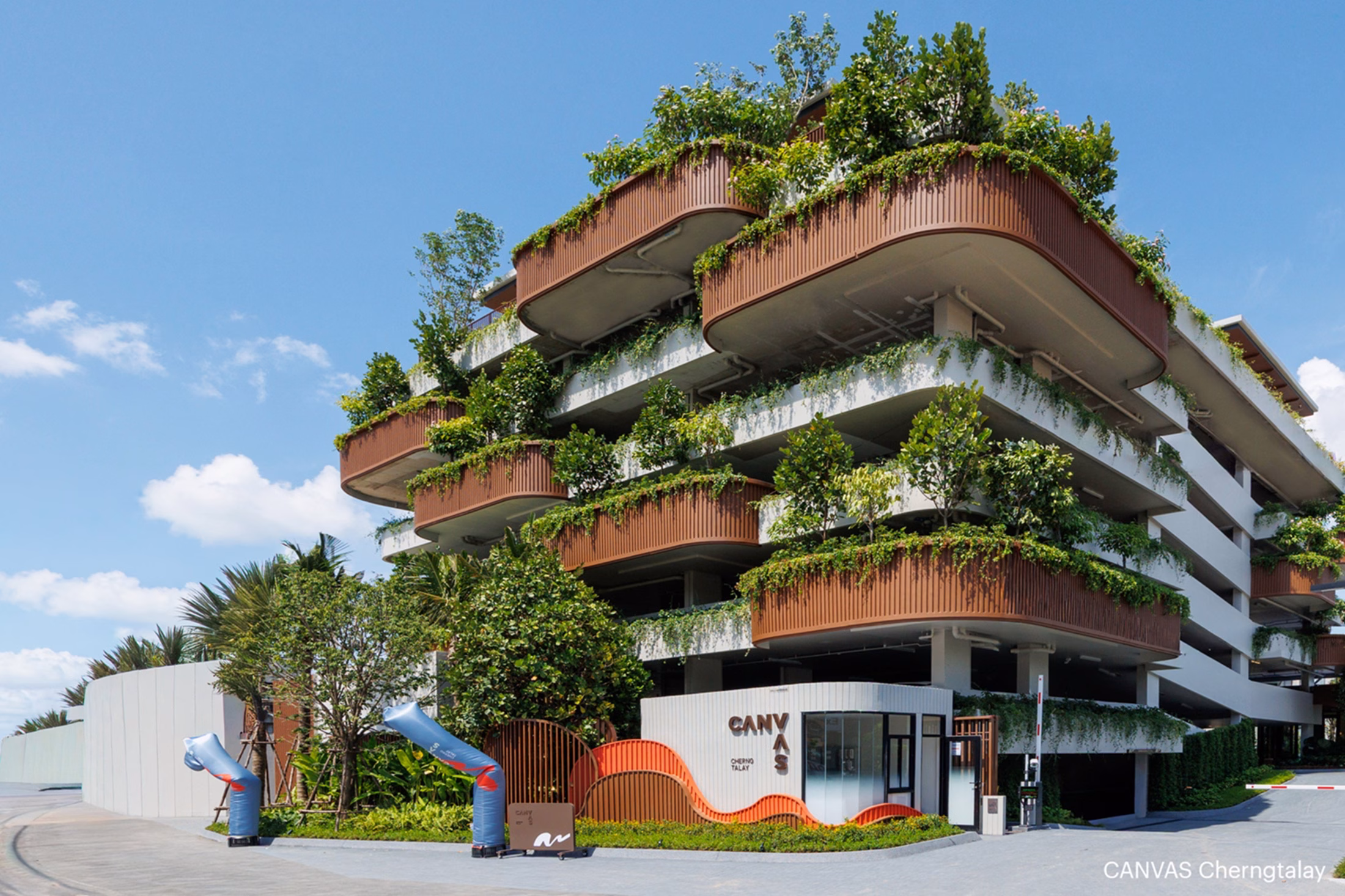 แสนสิริโอน 3 คอนโด เมืองท่องเที่ยว กวาดยอดโอนอีก 2,100 ล้านบาท เมคิน เฮาส์ เชียงใหม่ – แคนวาส เชิงทะเล – ดีคอนโด แคมปัส ขอนแก่น ดันผลงานยอดโอนคอนโดพุ่ง 13,800 ล้านบาท เตรียมขึ้นแท่นเบอร์หนึ่งสร้างผลงานคอนโดสูงสุดปี 2568