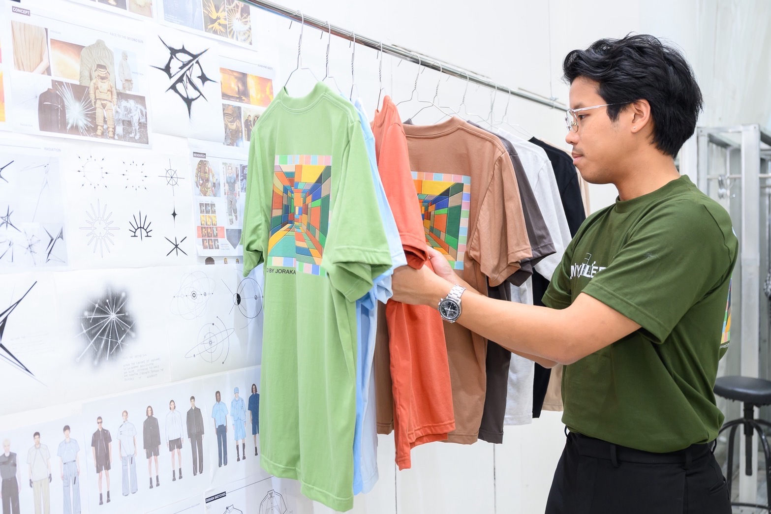 คอลแลบข้ามวงการ! จระเข้ คอร์ปอเรชั่น แท็กทีม แบรนด์สตรีตแวร์ชื่อดัง Renim Project เปลี่ยน “กาวยาแนว” เป็นงานอาร์ตสุดไวรัลใจกลางทรงวาด ในคอนเซปต์ “inspire Your Creation, Inspire Your Color ”