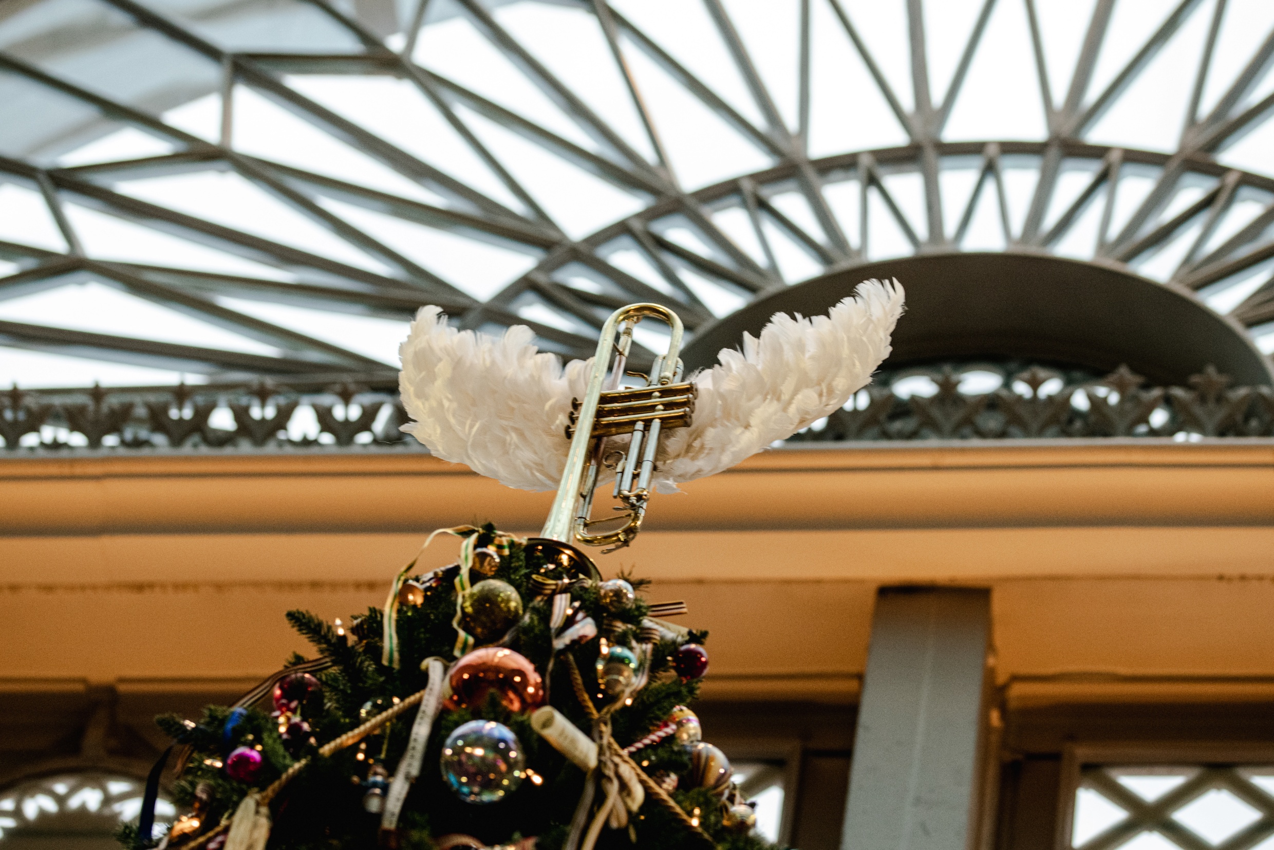 Paul Smith ร่วมกับ Royal Opera House ร่วมเฉลิมฉลองเทศกาลแห่งความสุข ด้วยต้นคริสต์มาสสุดงดงาม ใจกลางกรุงลอนดอน