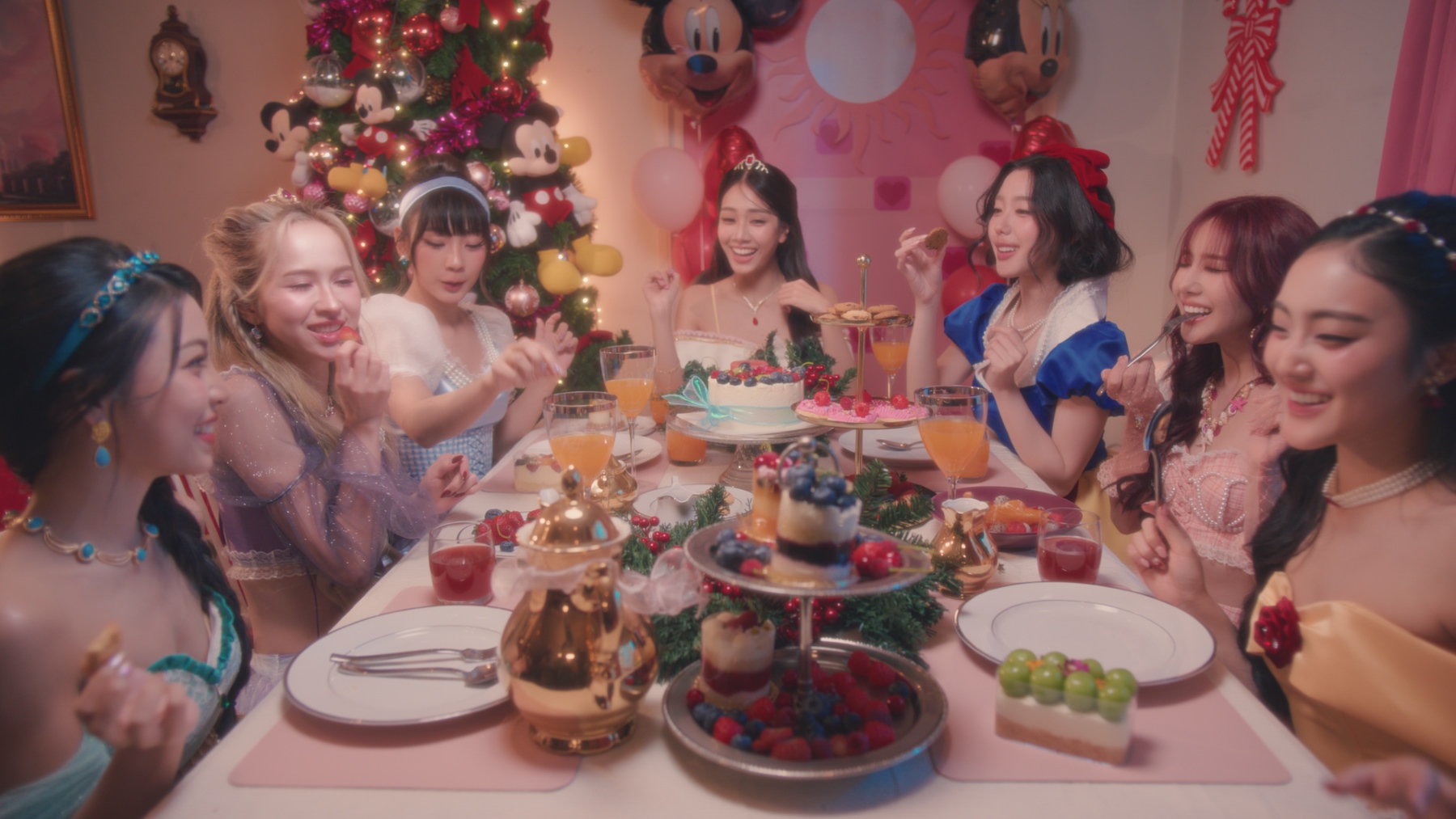 หัวใจละลาย! 4eve ในลุค ‘เจ้าหญิงทั้งเจ็ด’ เปิดแคมเปญ The Magical Stars ฟีลกู๊ดทั่วกันที่ศูนย์การค้าเซ็นทรัลทั่วประเทศ