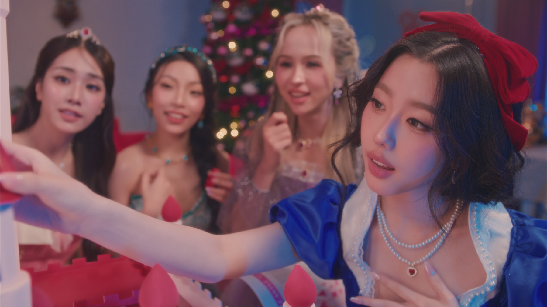 หัวใจละลาย! 4eve ในลุค ‘เจ้าหญิงทั้งเจ็ด’ เปิดแคมเปญ The Magical Stars ฟีลกู๊ดทั่วกันที่ศูนย์การค้าเซ็นทรัลทั่วประเทศ