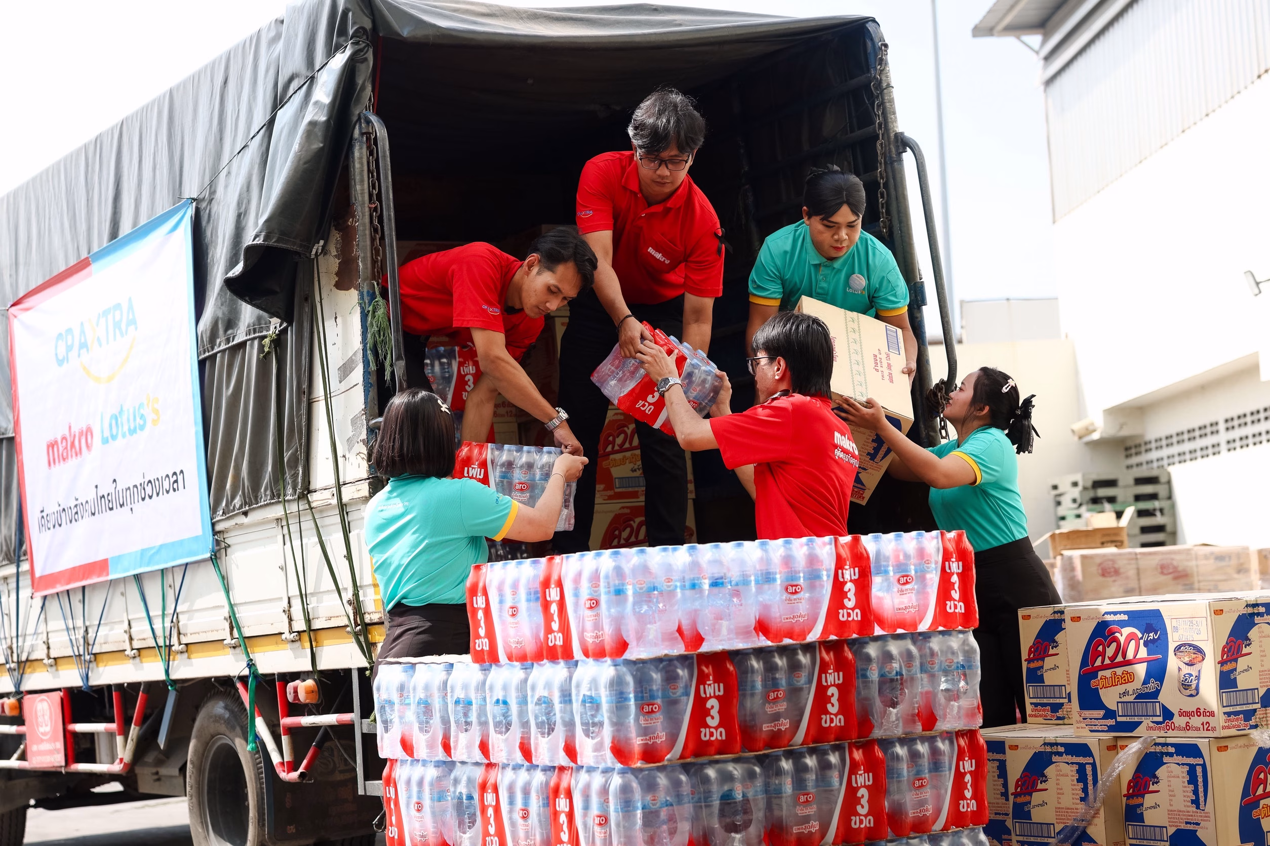 ซีพี แอ็กซ์ตร้า อาสา ผนึกกำลังพันธมิตร ลำเลียงถุงยังชีพและของจำเป็น ลงพื้นที่หาดใหญ่ ช่วยเหลือผู้ประสบภัยน้ำท่วมอย่างเร่งด่วน