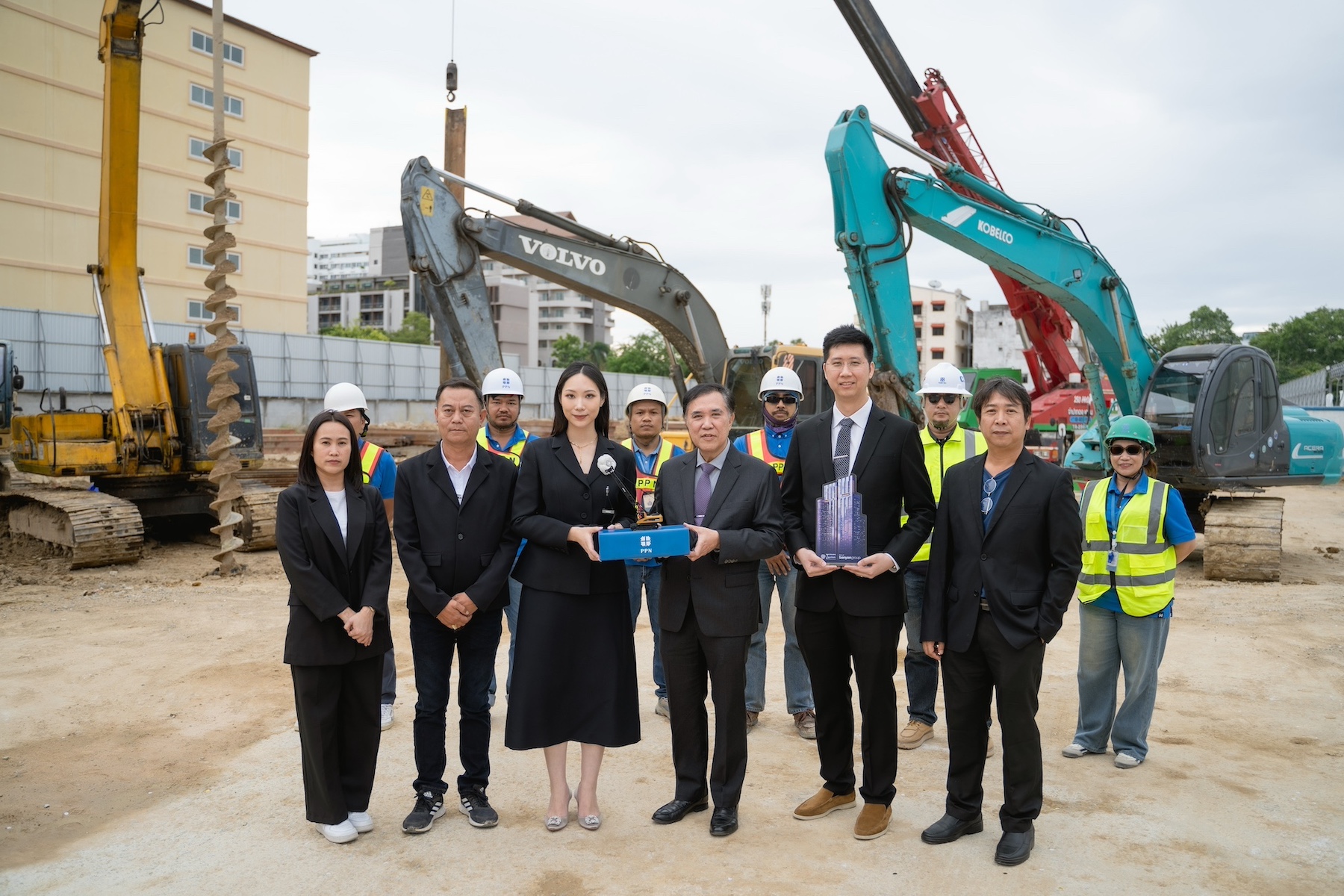 คืบหน้าต่อเนื่อง! “ลูนิค เรียลเอสเตท” แต่งตั้ง “พรพระนคร” ลุยงานก่อสร้างเฟสแรกโครงการลักชัวรี “skypark Lucean Jomtien Pattaya” มูลค่า 7,500 ล้านบาท ปักหมุด Branded Residence แห่งแรกของบันยันกรุ๊ปในพัทยา