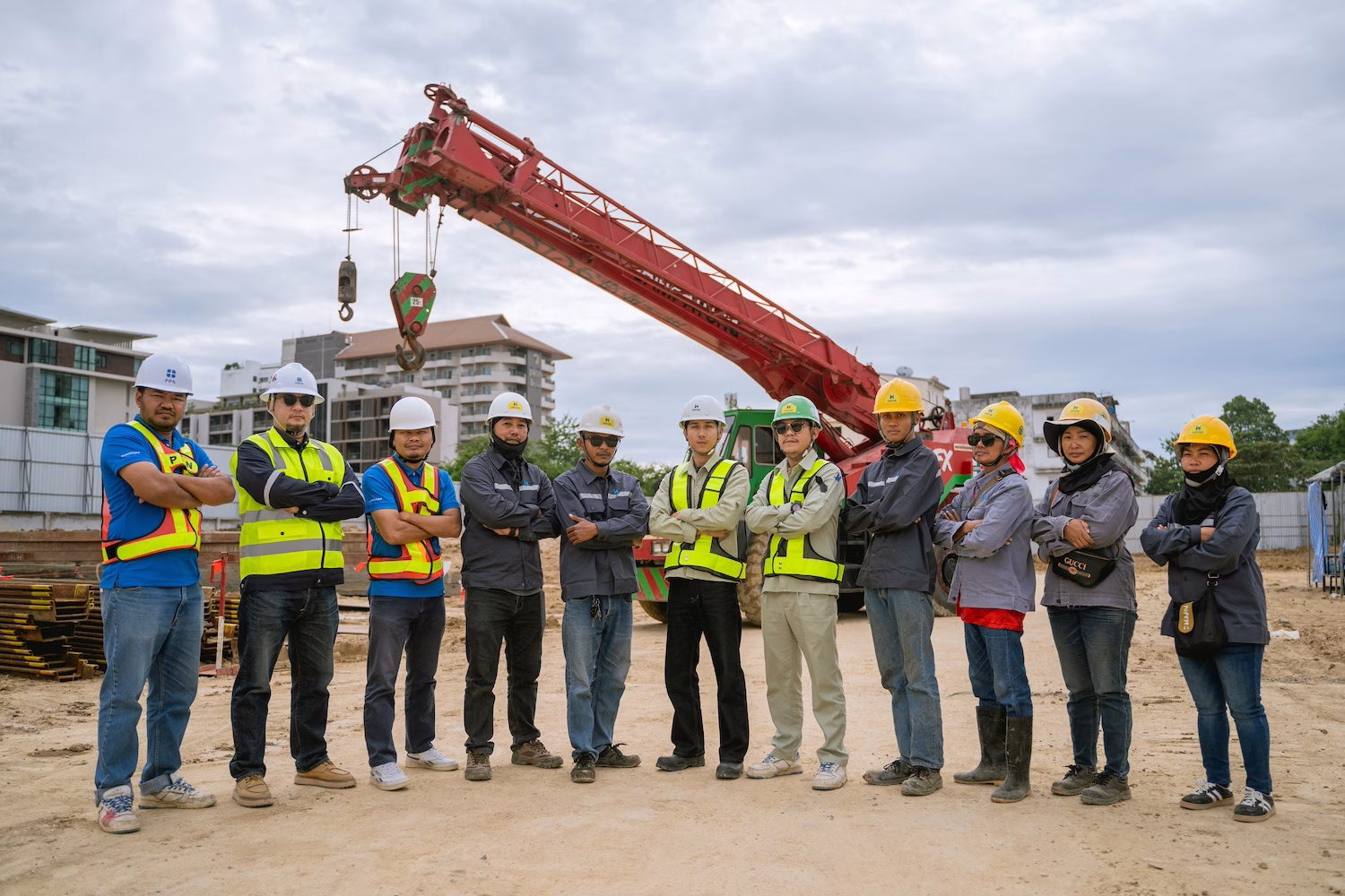 คืบหน้าต่อเนื่อง! “ลูนิค เรียลเอสเตท” แต่งตั้ง “พรพระนคร” ลุยงานก่อสร้างเฟสแรกโครงการลักชัวรี “skypark Lucean Jomtien Pattaya” มูลค่า 7,500 ล้านบาท ปักหมุด Branded Residence แห่งแรกของบันยันกรุ๊ปในพัทยา
