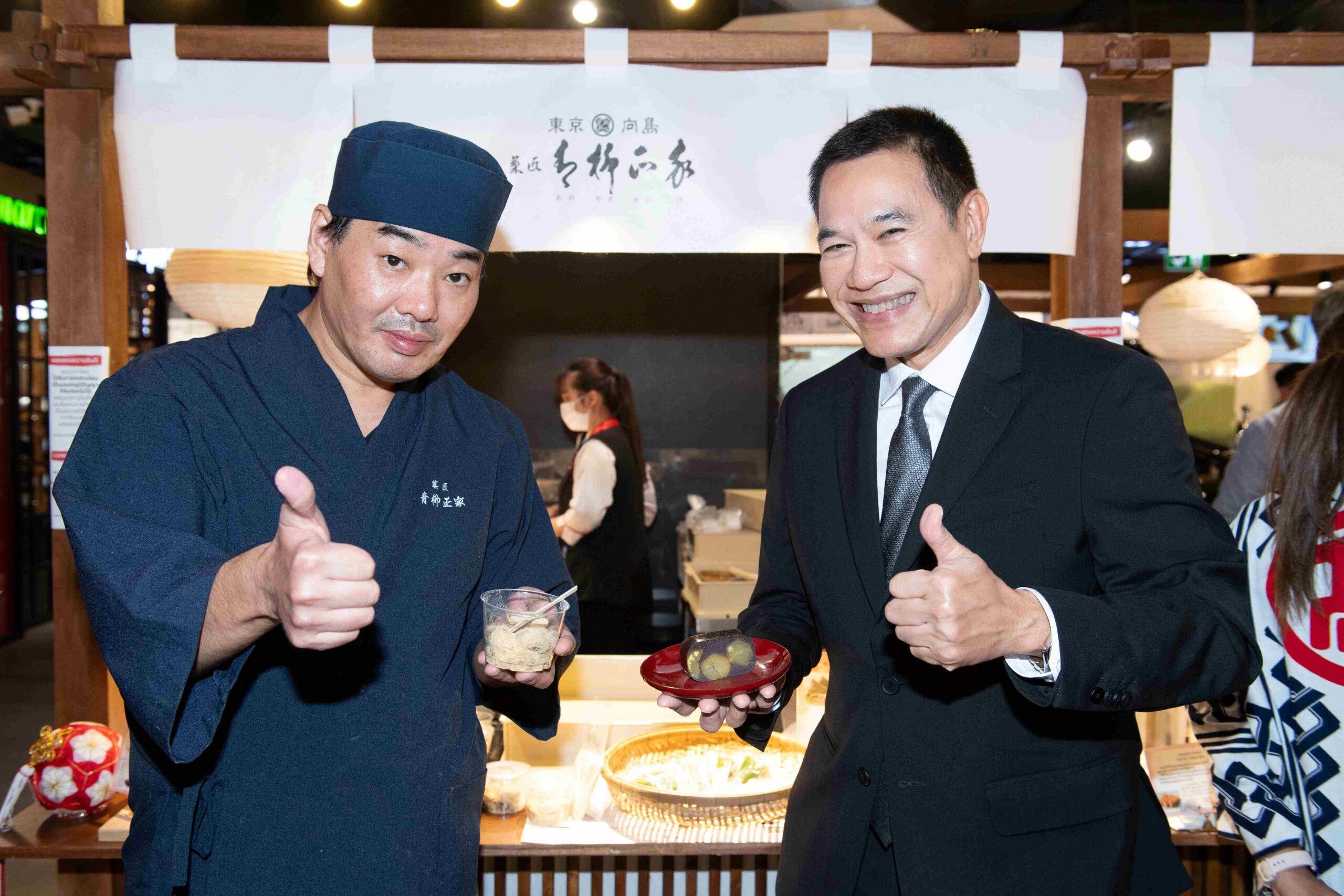 สยาม ทาคาชิมายะ ณ ไอคอนสยาม มอบความพิเศษแทนคำขอบคุณ 7 ปีที่เคียงข้างกัน ในเทศกาล The Wagashi Japanese Foods, Crafts & Ikebana ตื่นตากับเมนูขนม Wagashi รังสรรค์โดย 7 เชฟดังบินตรงจากญี่ปุ่น งดงามกับศิลปะการจัดดอกไม้เก่าแก่ Ikebana ช็อปงาน Craft Rare Item สุดเก๋ไก๋!! พร้อมรับโปรโมชันลดทั้งห้างสูงสุด 50%!!