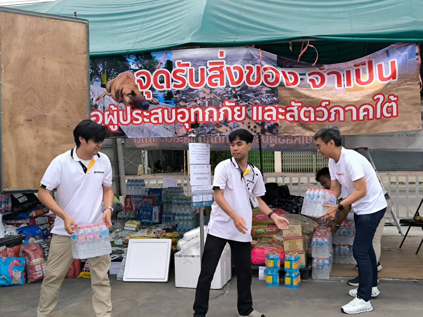 ชีวาทัย ร่วมกับ กู๊ดมูฟ และสภากาชาดไทย ระดมสิ่งของและเงินบริจาค ช่วยเหลือผู้ประสบอุทกภัย 9 จังหวัดภาคใต้