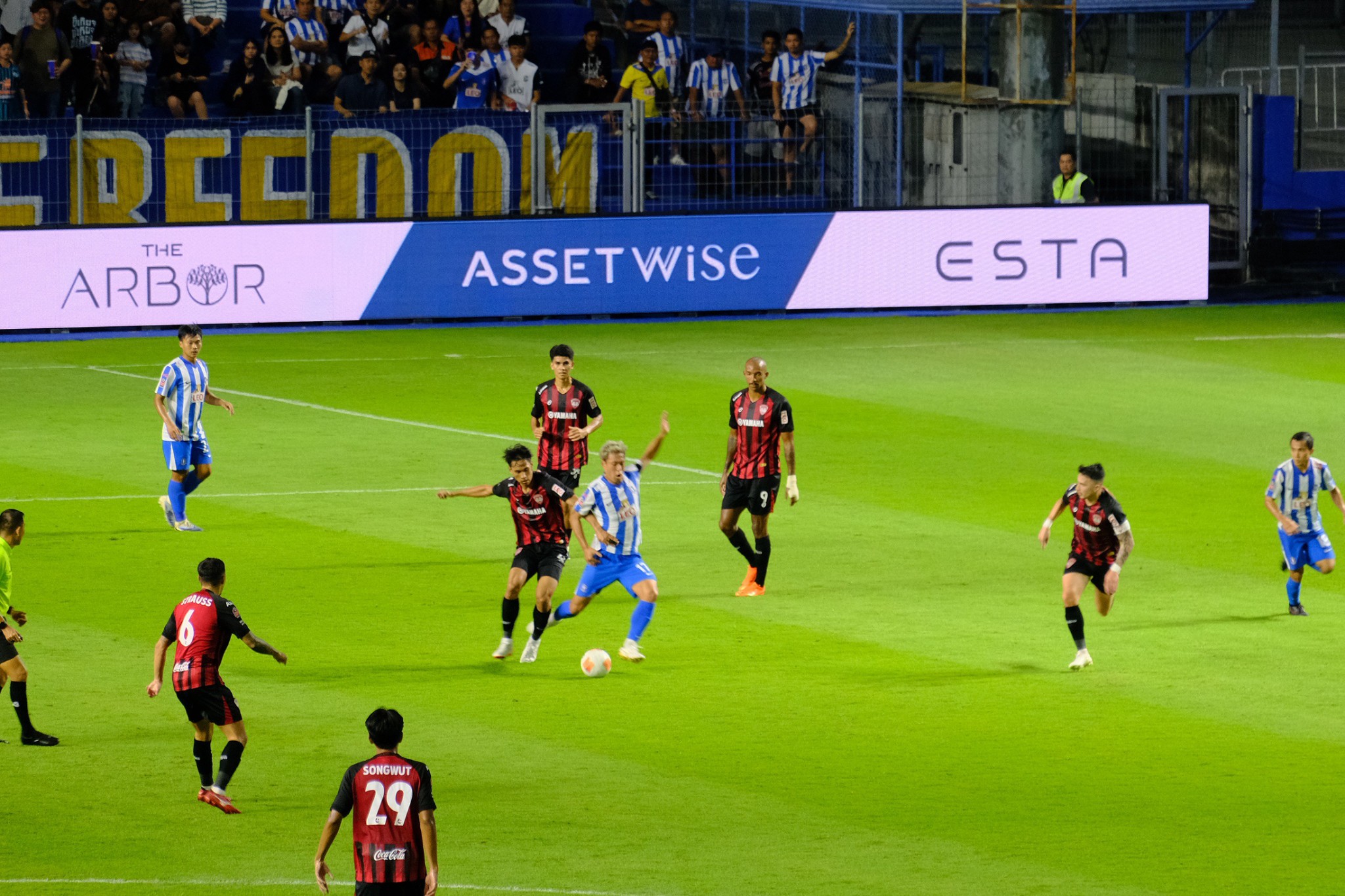 บิ๊กแมทช์ไทยลีกคึกคัก “แอสเซทไวส์” ยกขบวนเชียร์ “บีจี ปทุม ยูไนเต็ด” พร้อมเสิร์ฟกิจกรรม Assetwise Brand Day ดึง “โต๋ ศักดิ์สิทธิ์” เติมสีสันติดขอบสนาม