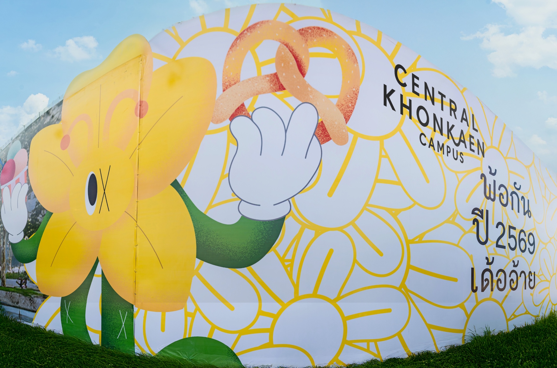 ‘เซ็นทรัล ขอนแก่น แคมปัส’ ผุดไอเดียเจ๋ง! เปลี่ยนรั้วธรรมดาเป็น Art Wall Exhibition กลางเมือง คอลแลบ ‘vachboy’ และ ‘นักศึกษาม.ขอนแก่น’