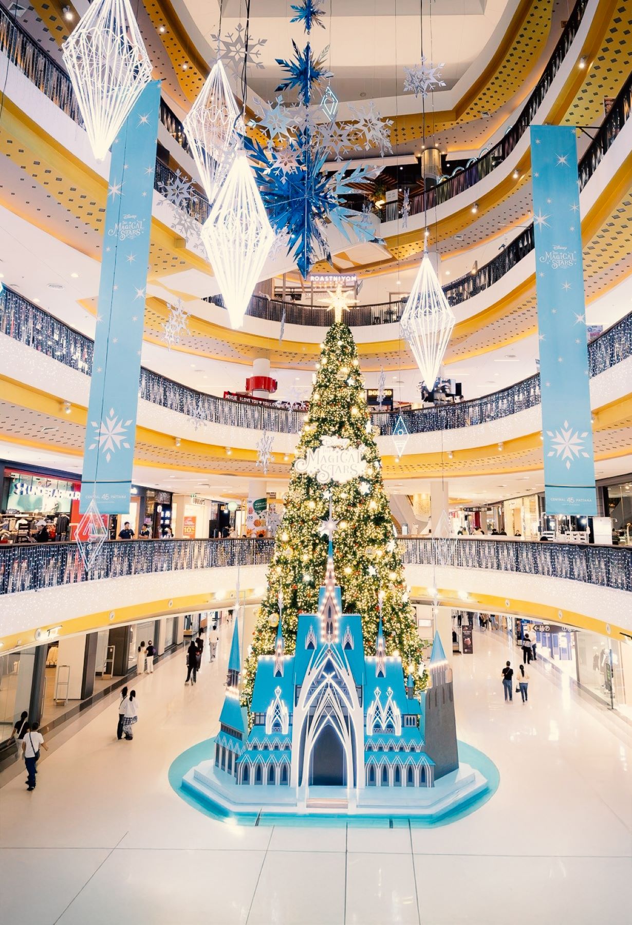 เปิดพิกัดความสุข The Magical Stars อาณาจักรคริสต์มาสธีมดิสนีย์สุดอบอุ่น เช็กอินหิมะตก–ฟีลเทพนิยาย ที่ศูนย์การค้าเซ็นทรัลทั่วประเทศ