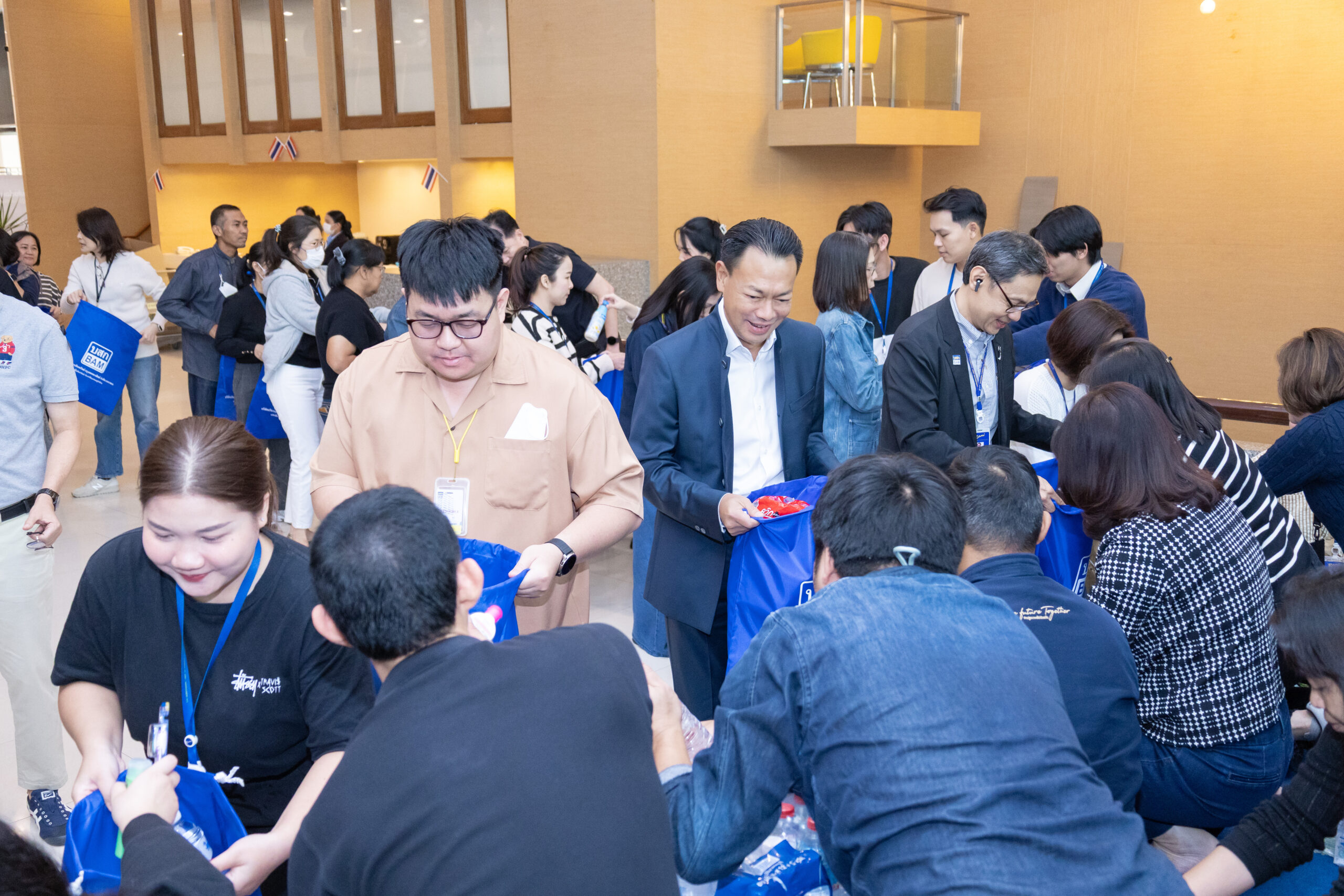 Bam นำทัพผู้บริหาร พนักงาน จิตอาสา ลงพื้นที่ร่วมส่งต่อพลังใจ มอบถุงยังชีพ 2,000 ชุด ช่วยเหลือผู้ประสบภัยน้ำท่วมภาคใต้