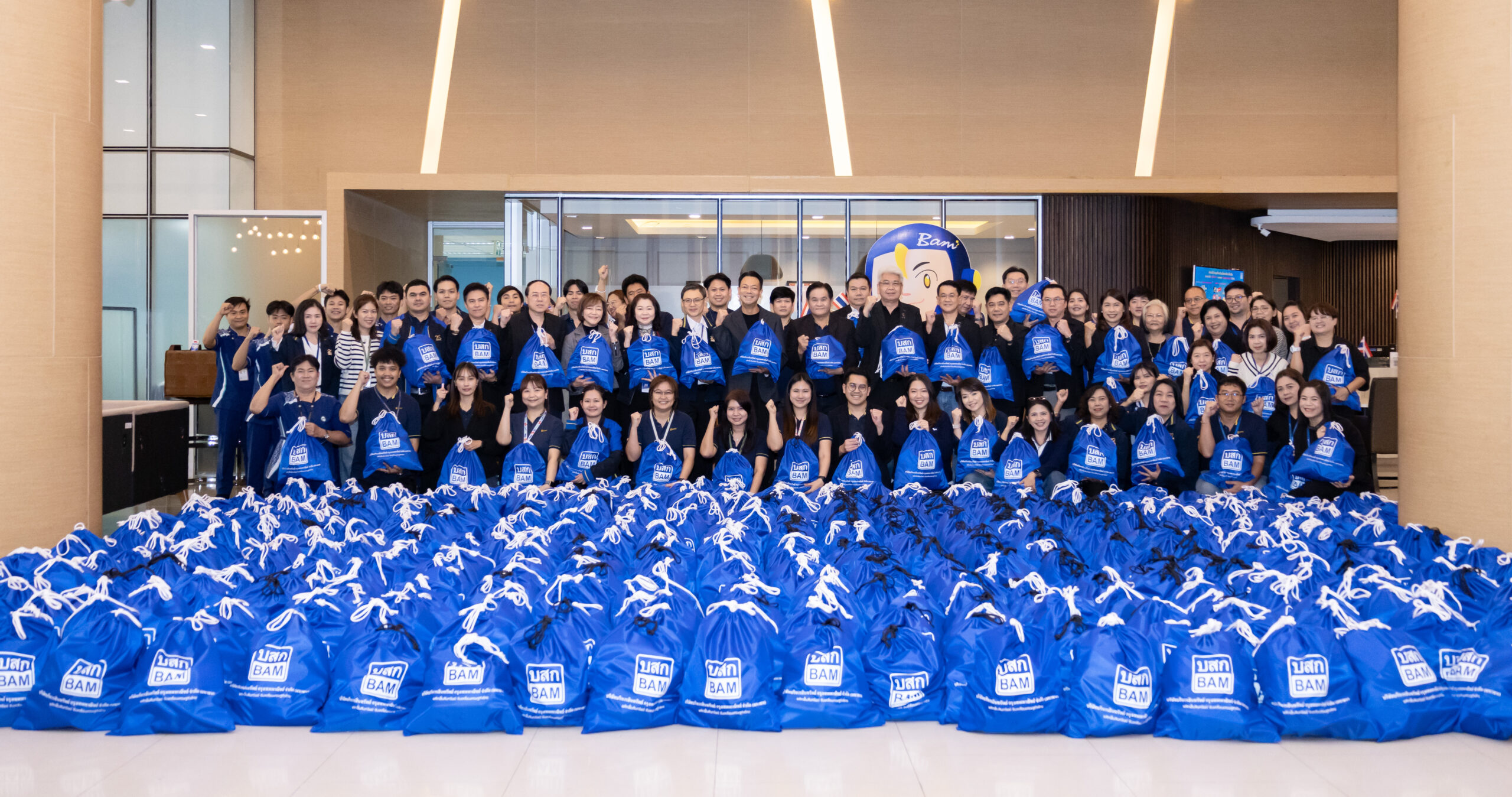 Bam นำทัพผู้บริหาร พนักงาน จิตอาสา ลงพื้นที่ร่วมส่งต่อพลังใจ มอบถุงยังชีพ 2,000 ชุด ช่วยเหลือผู้ประสบภัยน้ำท่วมภาคใต้