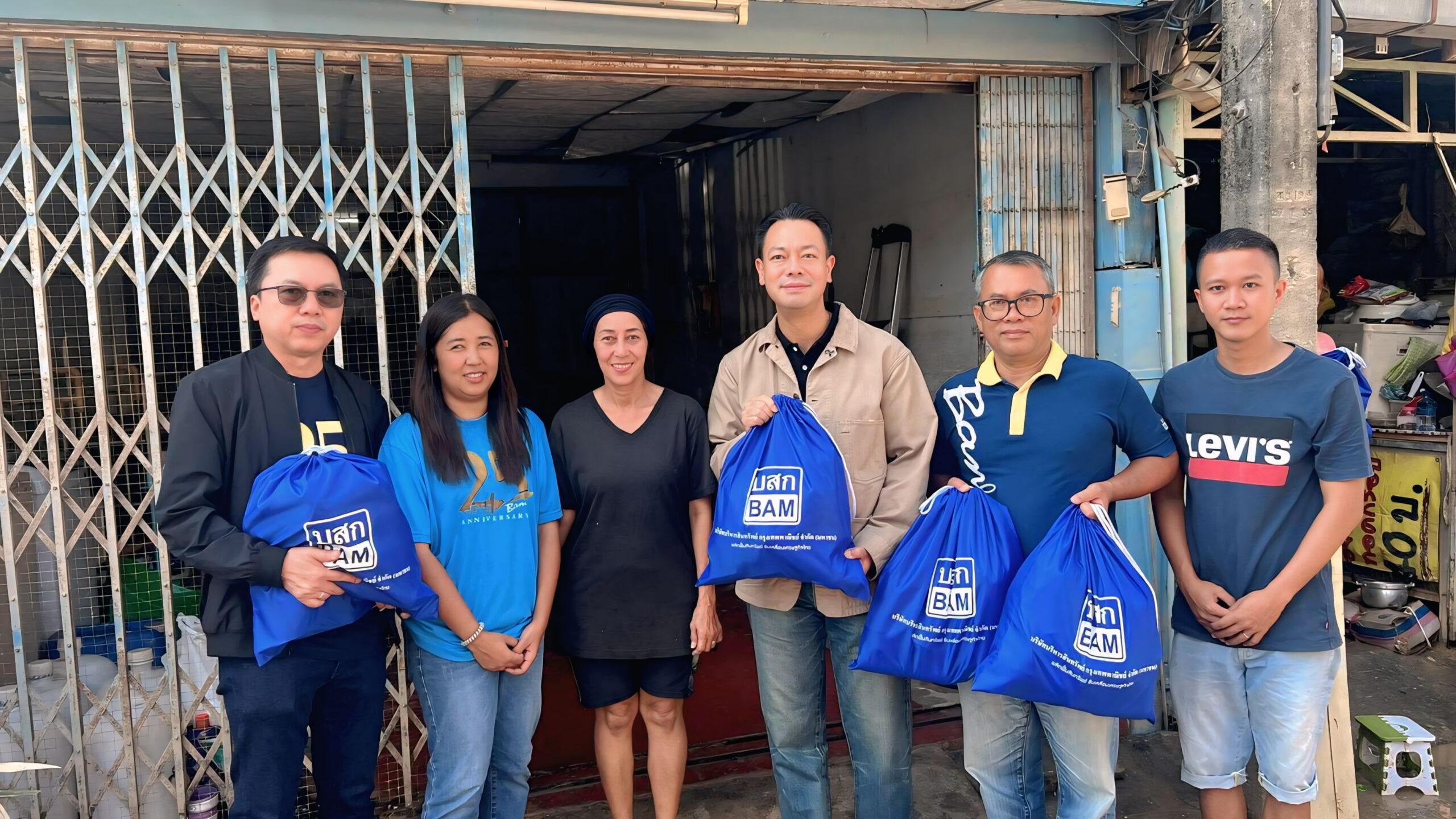 Bam นำทัพผู้บริหาร พนักงาน จิตอาสา ลงพื้นที่ร่วมส่งต่อพลังใจ มอบถุงยังชีพ 2,000 ชุด ช่วยเหลือผู้ประสบภัยน้ำท่วมภาคใต้