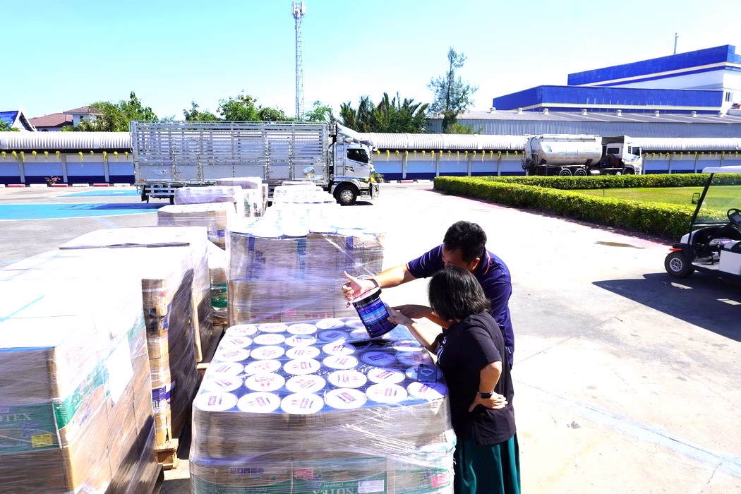 เบเยอร์ มอบสีมูลค่า 10 ล้านบาท ช่วยเหลือผู้ประสบอุทกภัยทั่วประเทศ โดยร่วมมือสนับสนุนกับทางมูลนิธิรักษ์ไทย และมูลนิธิเพจอีจัน