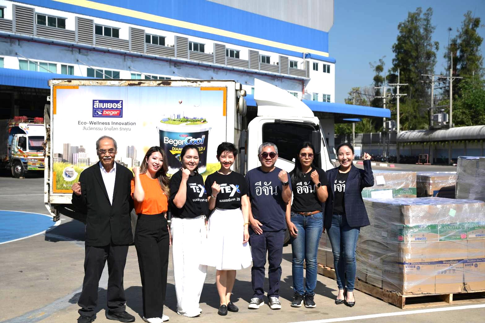 เบเยอร์ มอบสีมูลค่า 10 ล้านบาท ช่วยเหลือผู้ประสบอุทกภัยทั่วประเทศ โดยร่วมมือสนับสนุนกับทางมูลนิธิรักษ์ไทย และมูลนิธิเพจอีจัน