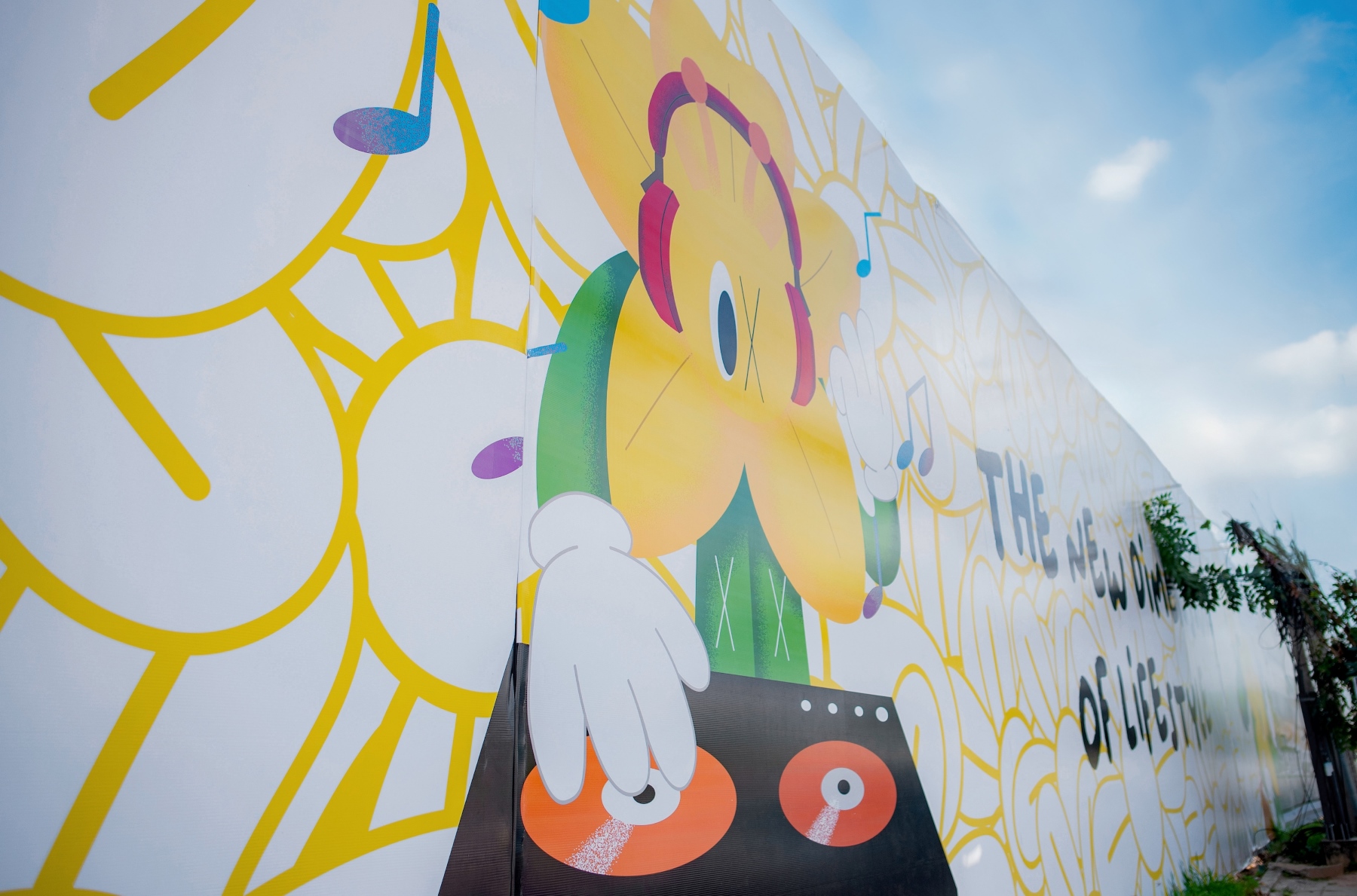 ‘เซ็นทรัล ขอนแก่น แคมปัส’ ผุดไอเดียเจ๋ง! เปลี่ยนรั้วธรรมดาเป็น Art Wall Exhibition กลางเมือง คอลแลบ ‘vachboy’ และ ‘นักศึกษาม.ขอนแก่น’