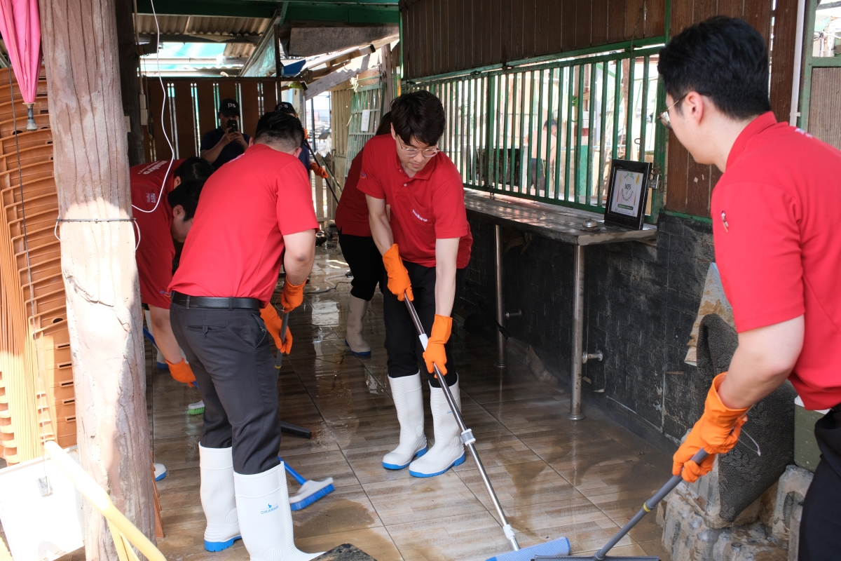 “ซีพี แอ็กซ์ตร้า ระดมทีมลงพื้นที่ ช่วยบรรเทาผลกระทบ–ฟื้นฟูผู้ประสบอุทกภัยภาคใต้ พร้อมเดินหน้าส่งต่อความช่วยเหลือต่อเนื่อง”