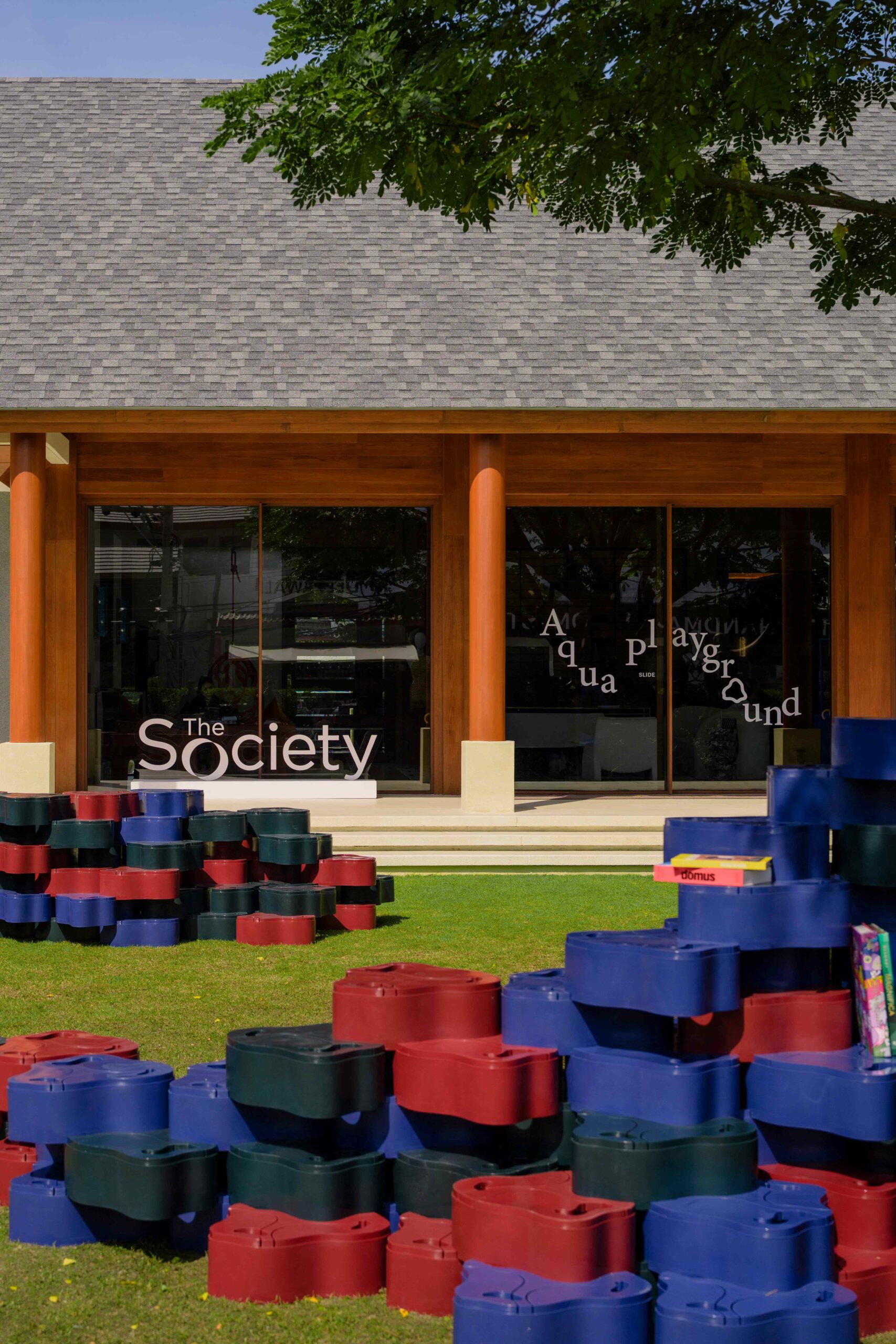 แสนสิริ มั่นใจศักยภาพภูเก็ต สู่ เดสทิเนชั่นความยั่งยืนระดับโลก จับมือ Pipatchara เชื่อมโยง “ความยั่งยืน และ การออกแบบ” บนพื้นที่สร้างสรรค์ ‘aqua Playground’