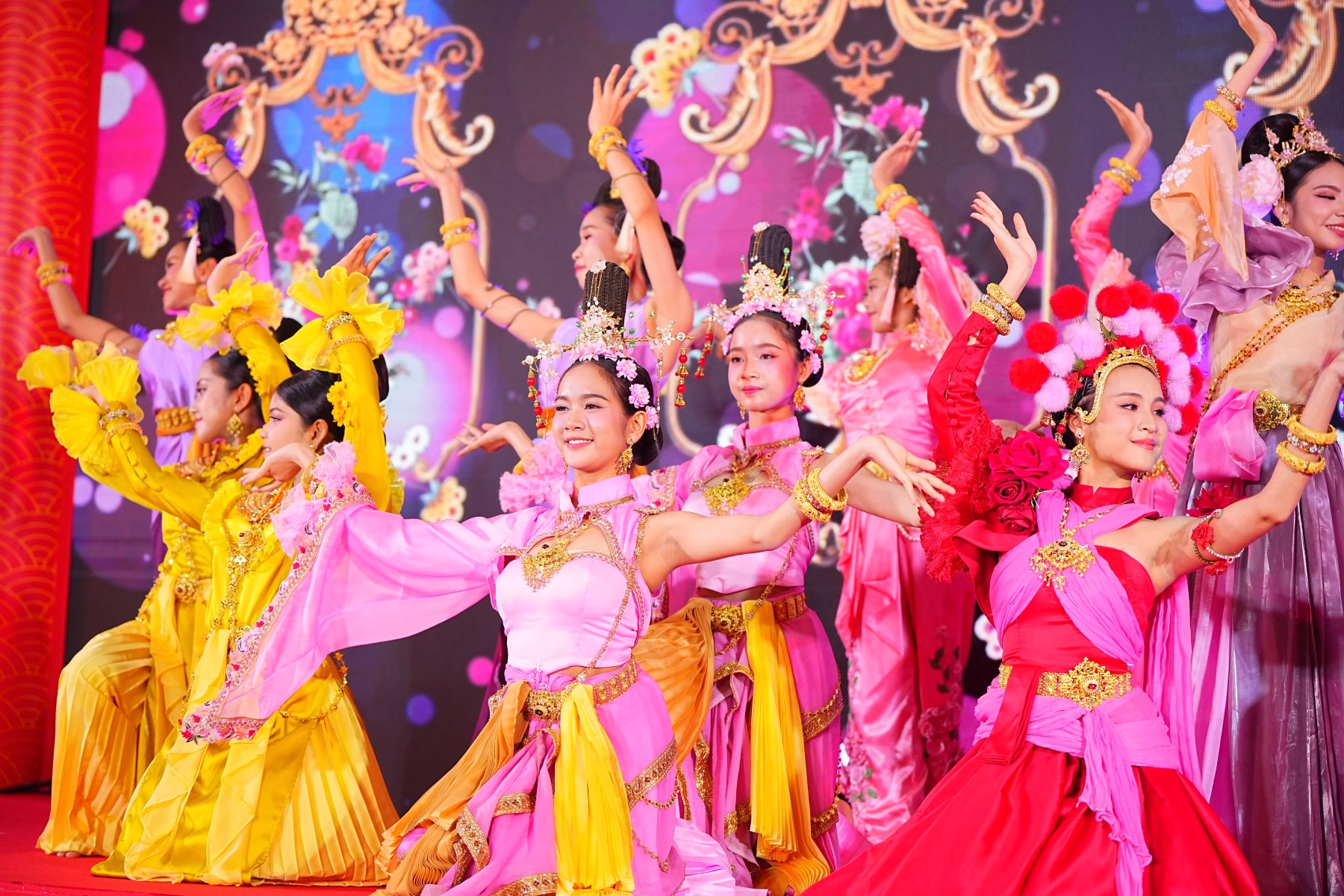 ทะยานสู่ศักราชใหม่ปีมะเมียมหามงคล เซ็นทรัลพัฒนา ผนึกเซ็นทรัล รีเทล ทุ่ม 600 ล้านบาท เปิดแคมเปญ “the Great Chinese New Year 2026” ตอกย้ำแลนด์มาร์กตรุษจีนที่ดีที่สุด บูสต์พลังจับจ่ายทั่วประเทศ