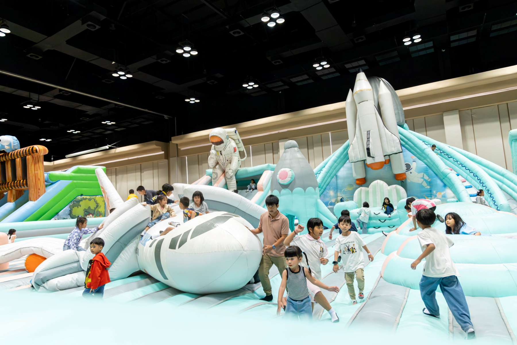 “เซ็นทรัลพัฒนา ยืนหนึ่งแลนด์มาร์กวันเด็กสุดยิ่งใหญ่ ตอกย้ำผู้นำ Kids & Family Destination ทั่วประเทศ มอบรอยยิ้มให้เด็กในงาน Central Kid’s Day 2026”