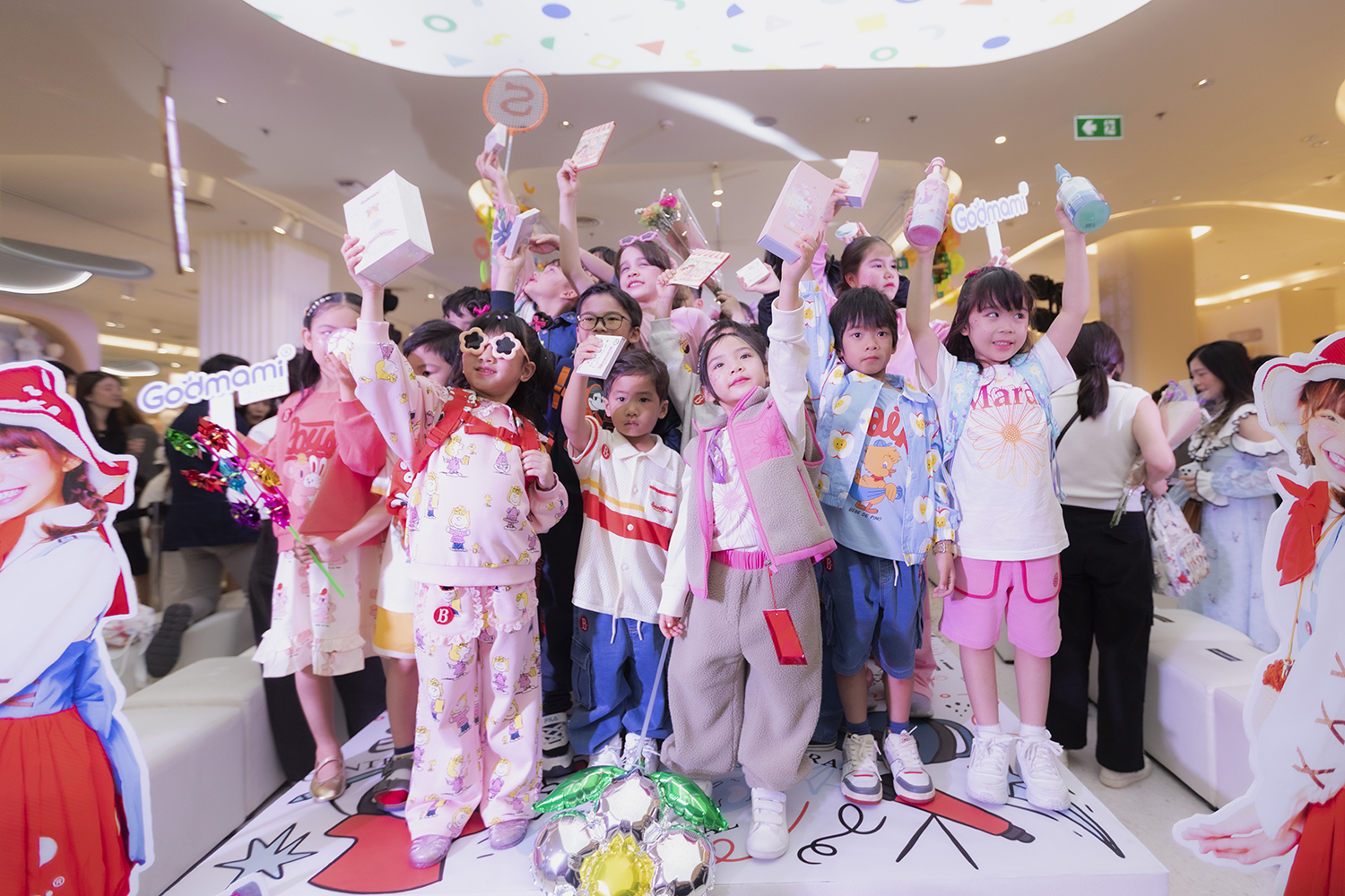 ห้างเซ็นทรัล ในเครือเซ็นทรัล รีเทล ฉลองใหญ่วันเด็กแห่งชาติ ชวน “น้องแสนดี น้องณิริน” นำทีมโมเดลเด็กเดบิวต์บนรันเวย์แฟชั่นในงาน “central Children’s Day 2026”