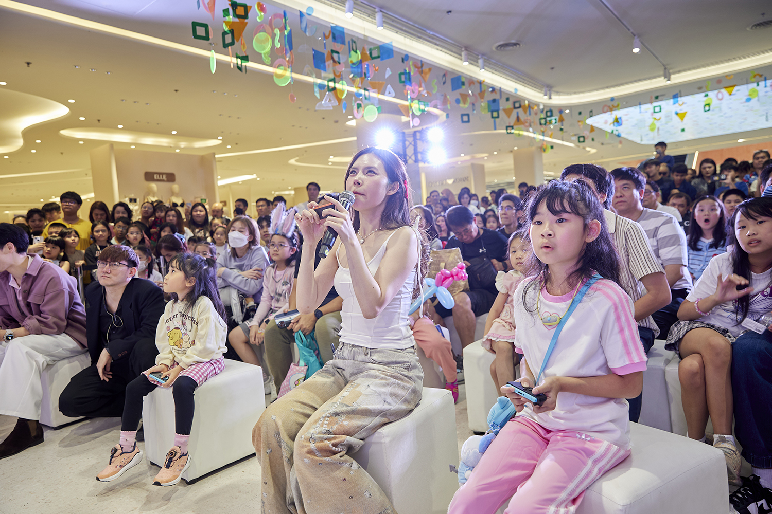 ห้างเซ็นทรัล ในเครือเซ็นทรัล รีเทล ฉลองใหญ่วันเด็กแห่งชาติ ชวน “น้องแสนดี น้องณิริน” นำทีมโมเดลเด็กเดบิวต์บนรันเวย์แฟชั่นในงาน “central Children’s Day 2026”