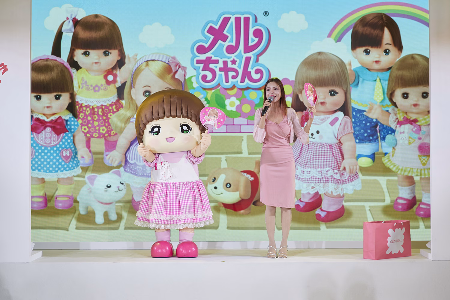 ห้างเซ็นทรัล ในเครือเซ็นทรัล รีเทล ฉลองใหญ่วันเด็กแห่งชาติ ชวน “น้องแสนดี น้องณิริน” นำทีมโมเดลเด็กเดบิวต์บนรันเวย์แฟชั่นในงาน “central Children’s Day 2026”