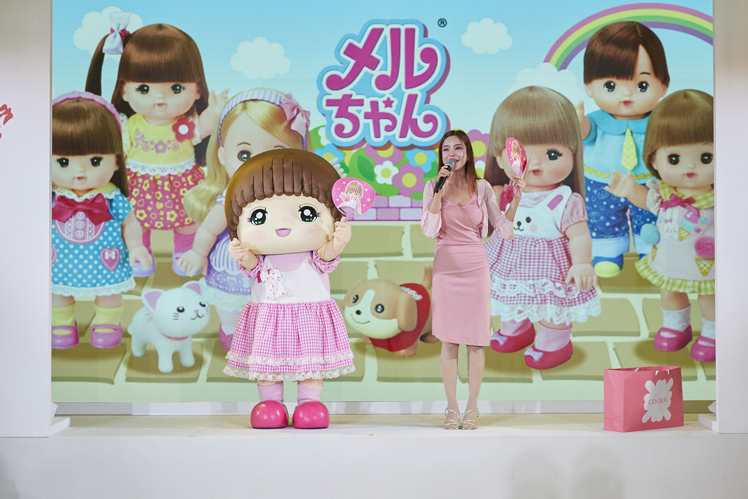 ห้างเซ็นทรัล ในเครือเซ็นทรัล รีเทล ฉลองใหญ่วันเด็กแห่งชาติ ชวน “น้องแสนดี น้องณิริน” นำทีมโมเดลเด็กเดบิวต์บนรันเวย์แฟชั่นในงาน “central Children’s Day 2026”