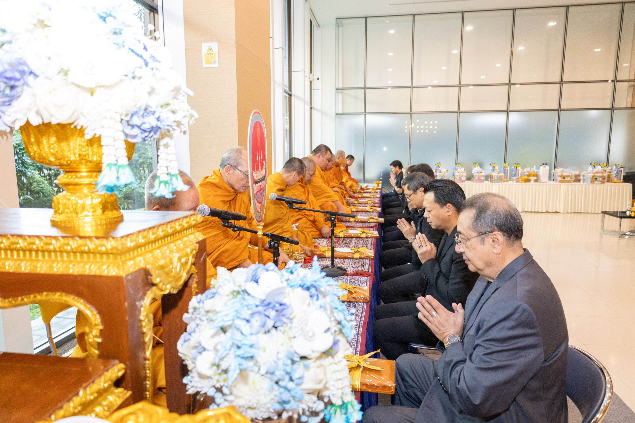 ธ สถิตในดวงใจตราบนิจนิรันดร์ น้อมรำลึกในพระมหากรุณาธิคุณ Bam จัดพิธีบำเพ็ญกุศล “ในวาระครบรอบ 100 วัน (สตมวาร) แห่งการสวรรคต” อุทิศถวายเป็นพระราชกุศลแด่ “สมเด็จพระบรมราชชนนีพันปีหลวง”