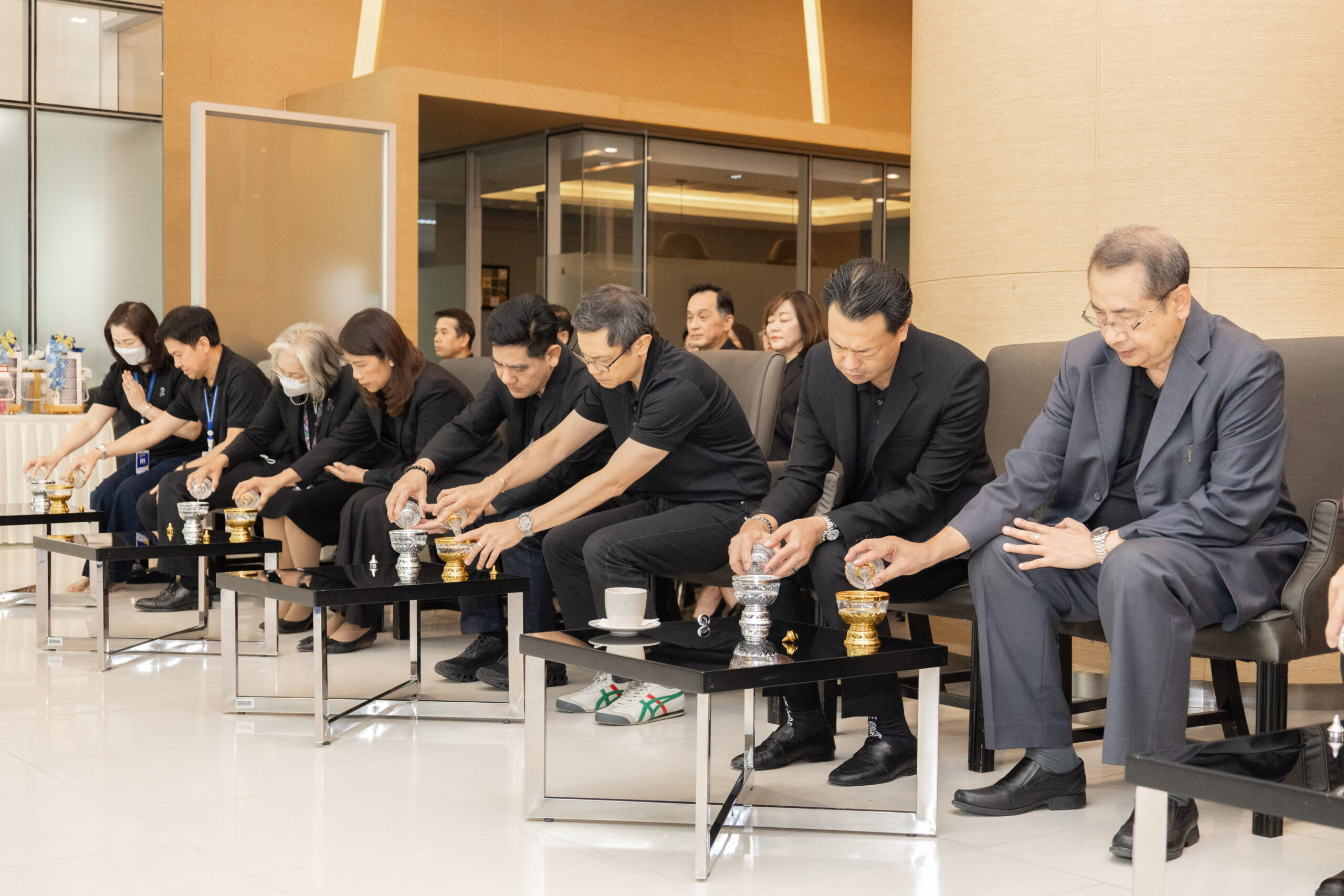 ธ สถิตในดวงใจตราบนิจนิรันดร์ น้อมรำลึกในพระมหากรุณาธิคุณ Bam จัดพิธีบำเพ็ญกุศล “ในวาระครบรอบ 100 วัน (สตมวาร) แห่งการสวรรคต” อุทิศถวายเป็นพระราชกุศลแด่ “สมเด็จพระบรมราชชนนีพันปีหลวง”