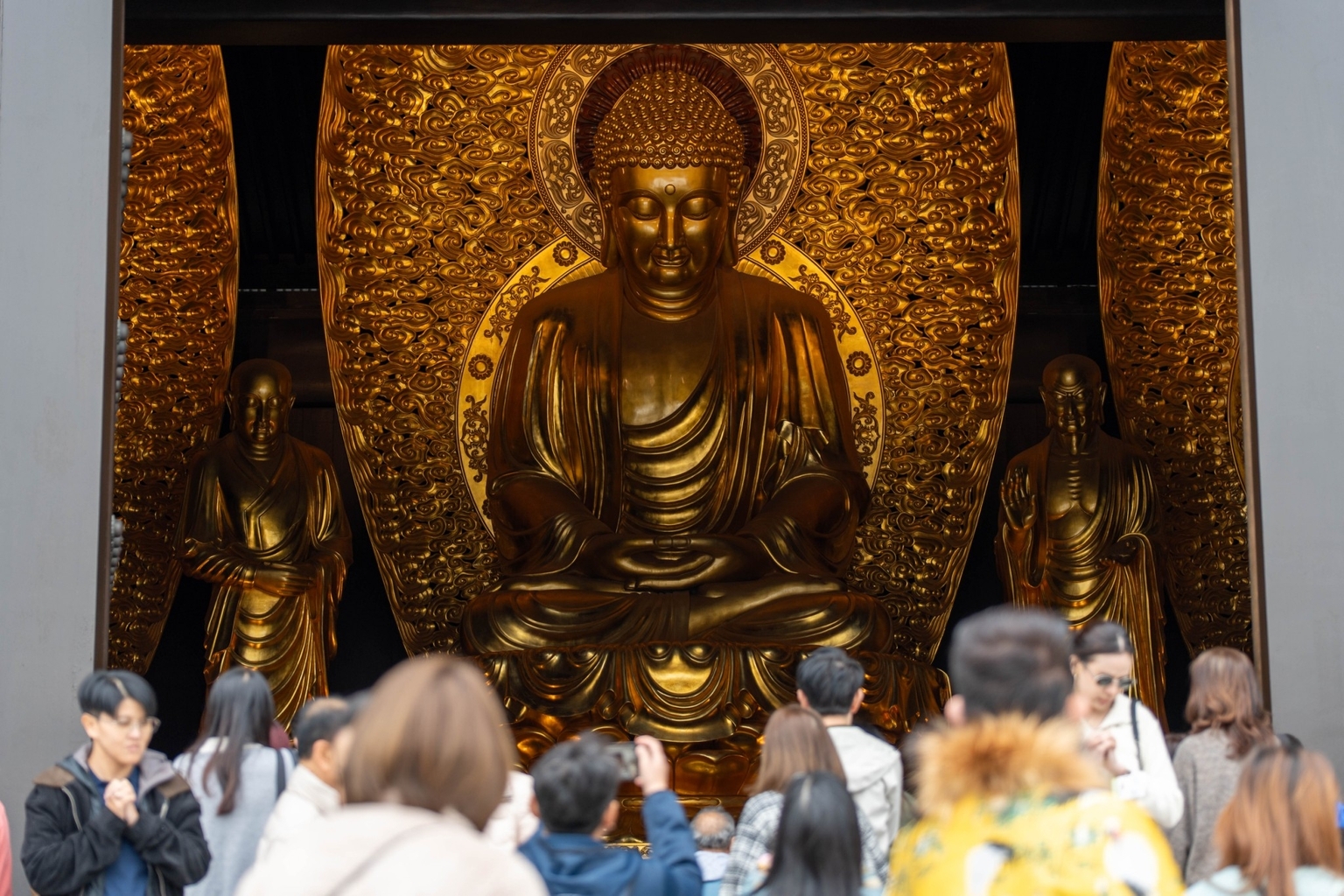 ช็อปเปิดศักราช! ไอคอนสยาม จัดแคมเปญแรกแห่งปี ‘iconsiam Extraordinary Experience’ ลุ้นร่วมทริปแห่งศรัทธา บินลัดฟ้าเปิดทรัพย์ครั้งเดียวในรอบปีที่ฮ่องกง กับ อาจารย์คฑา ชินบัญชร