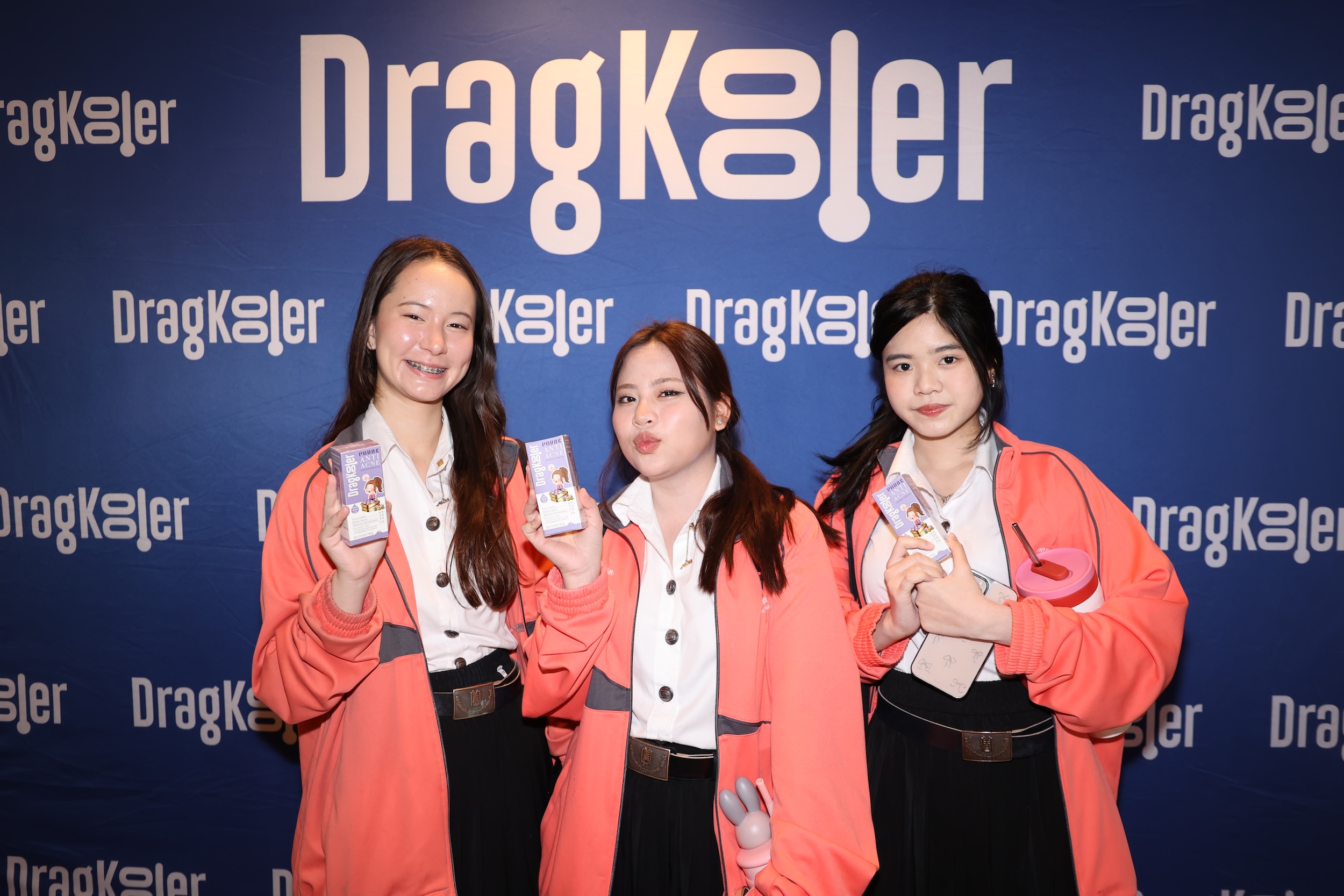 “dragkooler” ต่อยอดความสำเร็จ ผนึกกำลัง “สสอท.” บุกตลาดสกินแคร์แสนล้าน เปิดตัวแคมเปญ “young Grow ได้อีก Contest นวัตกรรมดี..แข่งทำคลิปก็แค่เรื่องสิวสิว” ดึง Gen Z ปั้นคอนเทนต์ “เจลเย็นลูกพรุนแต้มสิว..เรื่องสิวก็แค่สิวๆ” ชูนวัตกรรมธรรมชาติที่ “อ่อนโยน..แต่เอาอยู่”