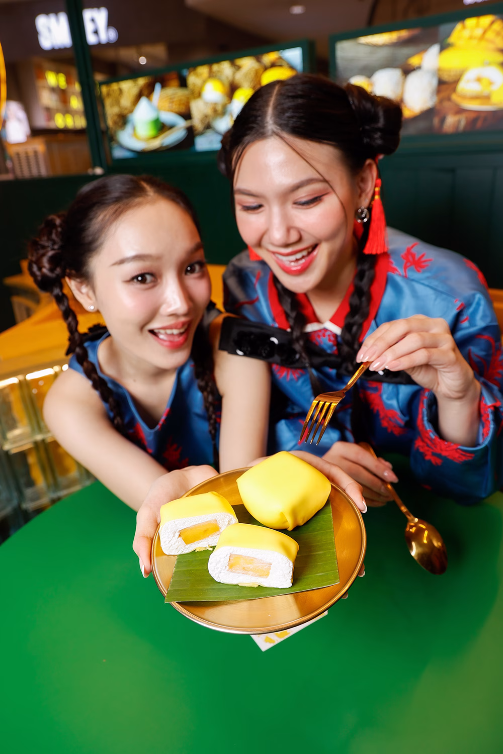 เมกาบางนา เติมเต็มความสุขคูณสอง รับตรุษจีนและเดือนแห่งความรัก กับแคมเปญ “mega Double Love X Double Luck” สมาชิกเมกา สไมล์ รีวอร์ดส ใช้คะแนนแลกรับสิทธิ์ “ซื้อ 1 แถม 1” เมนูอร่อยถูกใจ จาก 12 ร้านดัง ตั้งแต่ 1 – 28 ก.พ. 69 ที่ศูนย์การค้าเมกาบางนา