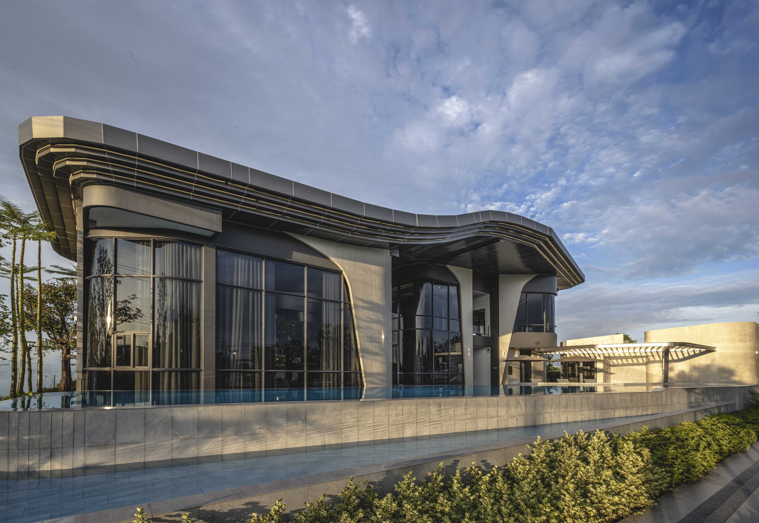 เฟรเซอร์ส พร็อพเพอร์ตี้ ประเทศไทย รุกตลาดอสังหาฯ ปีม้าไฟ เปิดตัวแบรนด์ใหม่ กับโครงการ “กูธ์เธ่ สุขุมวิท 76” (gutÉ Sukhumvit 76) บ้านเดี่ยวหรูดีไซน์ลํ้าสมัย สไตล์ Futuristic บนทำเลทองสุดอัจฉริยะ สุขุมวิท แบริ่ง