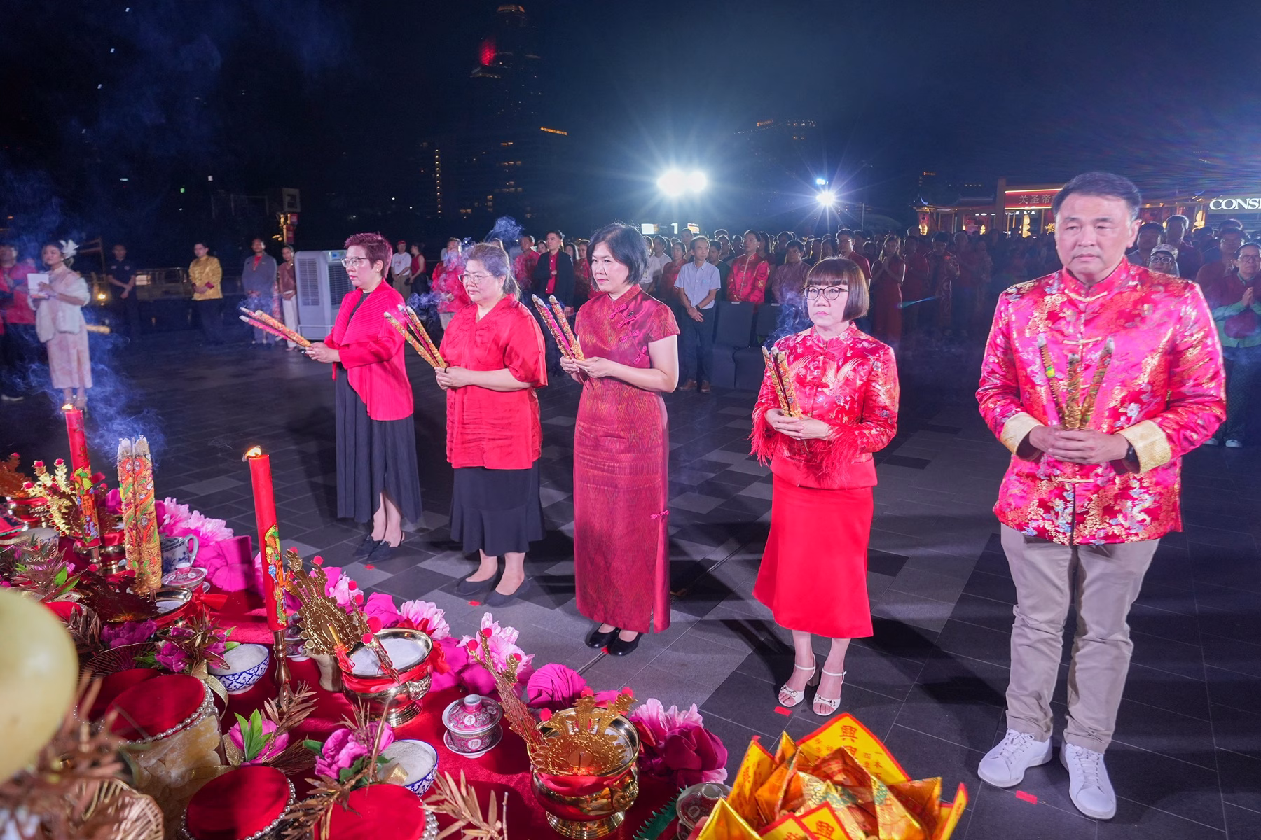 ไอคอนสยาม สานต่อความมงคลจัดพิธีไหว้ “เทพเจ้าไฉ่ซิงเอี๊ย” ครั้งยิ่งใหญ่ริมน้ำเจ้าพระยา ตอกย้ำแลนด์มาร์กแห่งศรัทธาในเทศกาลตรุษจีน 2569