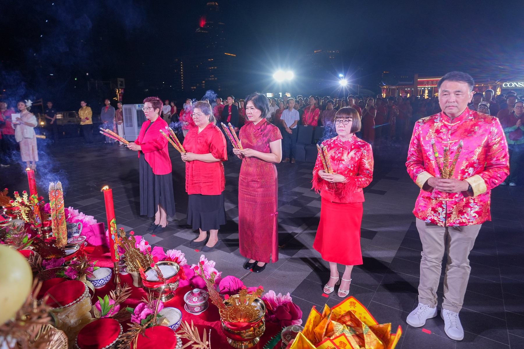 ไอคอนสยาม สานต่อความมงคลจัดพิธีไหว้ “เทพเจ้าไฉ่ซิงเอี๊ย” ครั้งยิ่งใหญ่ริมน้ำเจ้าพระยา ตอกย้ำแลนด์มาร์กแห่งศรัทธาในเทศกาลตรุษจีน 2569