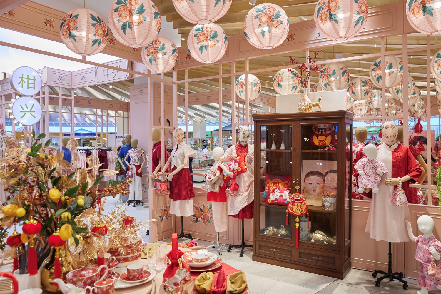 กลุ่มห้างสรรพสินค้าเซ็นทรัล ในเครือเซ็นทรัล รีเทล ผนึกบิ๊กพาร์ทเนอร์จีน ส่งแคมเปญตรุษจีน ชูกิมมิก ‘เซียมซียักษ์’ เสริมมงคลรับปีม้าไฟ ปูพรมรับนักท่องเที่ยวจากทั่วโลก