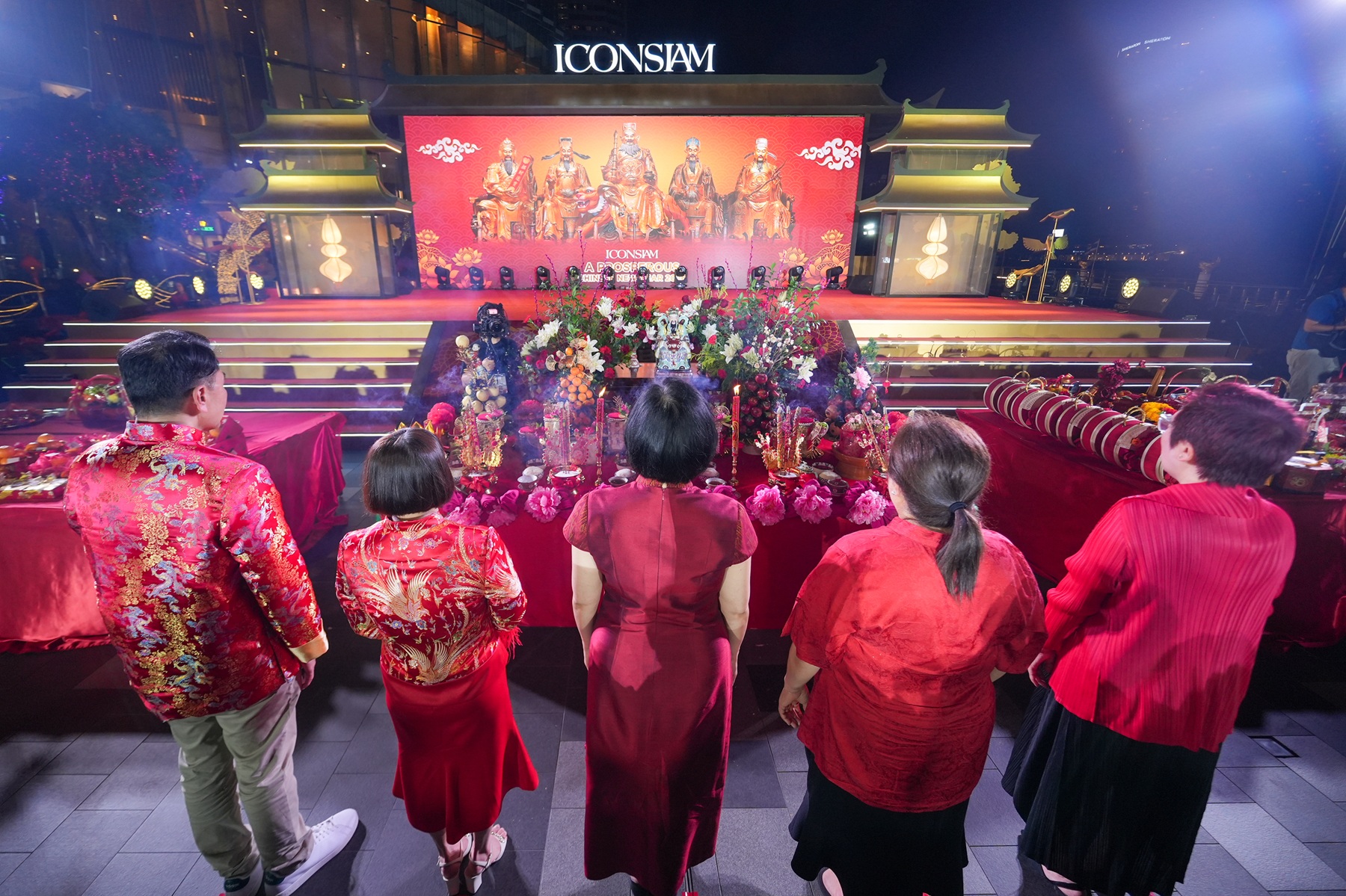 ไอคอนสยาม สานต่อความมงคลจัดพิธีไหว้ “เทพเจ้าไฉ่ซิงเอี๊ย” ครั้งยิ่งใหญ่ริมน้ำเจ้าพระยา ตอกย้ำแลนด์มาร์กแห่งศรัทธาในเทศกาลตรุษจีน 2569