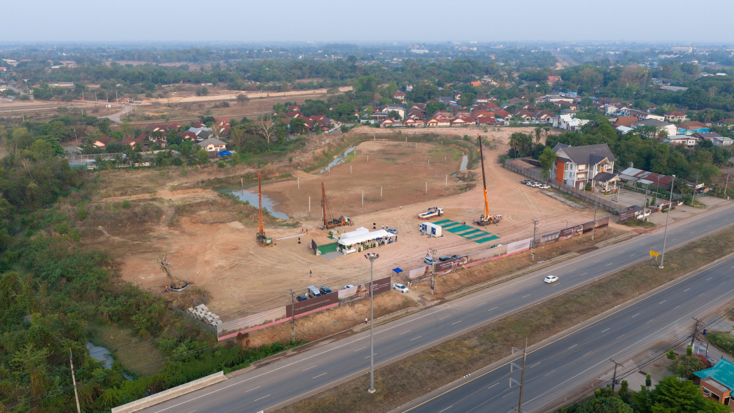 โรบินสันไลฟ์สไตล์ ในเครือเซ็นทรัล รีเทล จัดพิธีเชิญเสาเอก “โรบินสันไลฟ์สไตล์ หนองคาย” เดินหน้าพัฒนาแลนด์มาร์กใหม่ มูลค่ากว่า 1,200 ล้านบาท บนทำเลยุทธศาสตร์แห่งการเชื่อมโยงภูมิภาคโดยรอบ ช่วยยกระดับเศรษฐกิจ การค้า และไลฟ์สไตล์ของจังหวัดหนองคาย