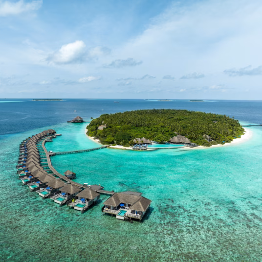 กลุ่มดุสิตธานีเดินหน้ายกระดับมาตรฐานการท่องเที่ยว ประกาศเข้าร่วมสภาการท่องเที่ยวยั่งยืนโลกหรือ Gstc ตอกย้ำบทบาทผู้นำด้านการท่องเที่ยวยั่งยืน พร้อมขยายแนวปฏิบัติสู่โรงแรมในเครือทั่วโลก